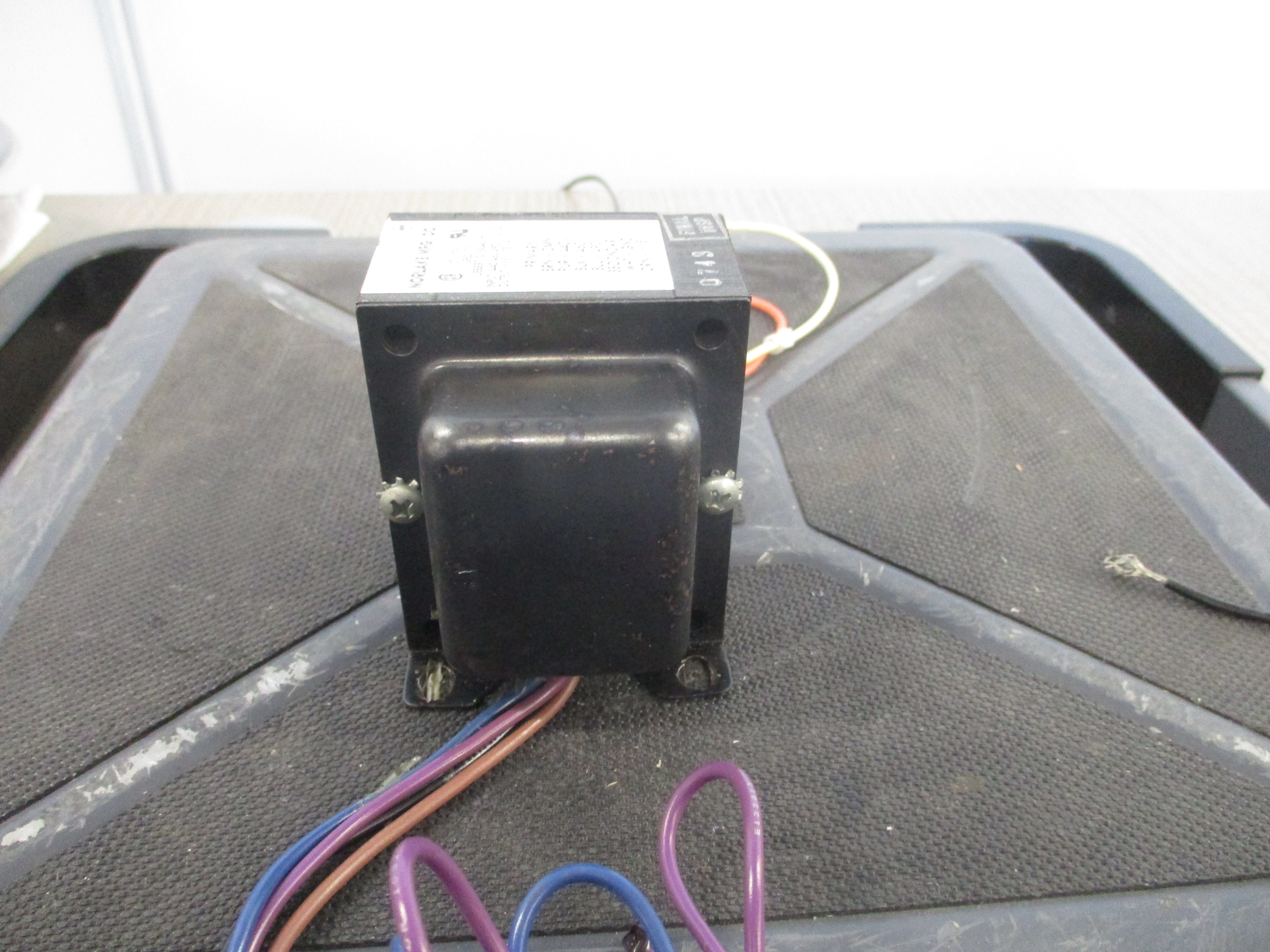 Norlake Transformer LR52173 75VA Pri: 440/460/490V Sec: 115V 60Hz Used