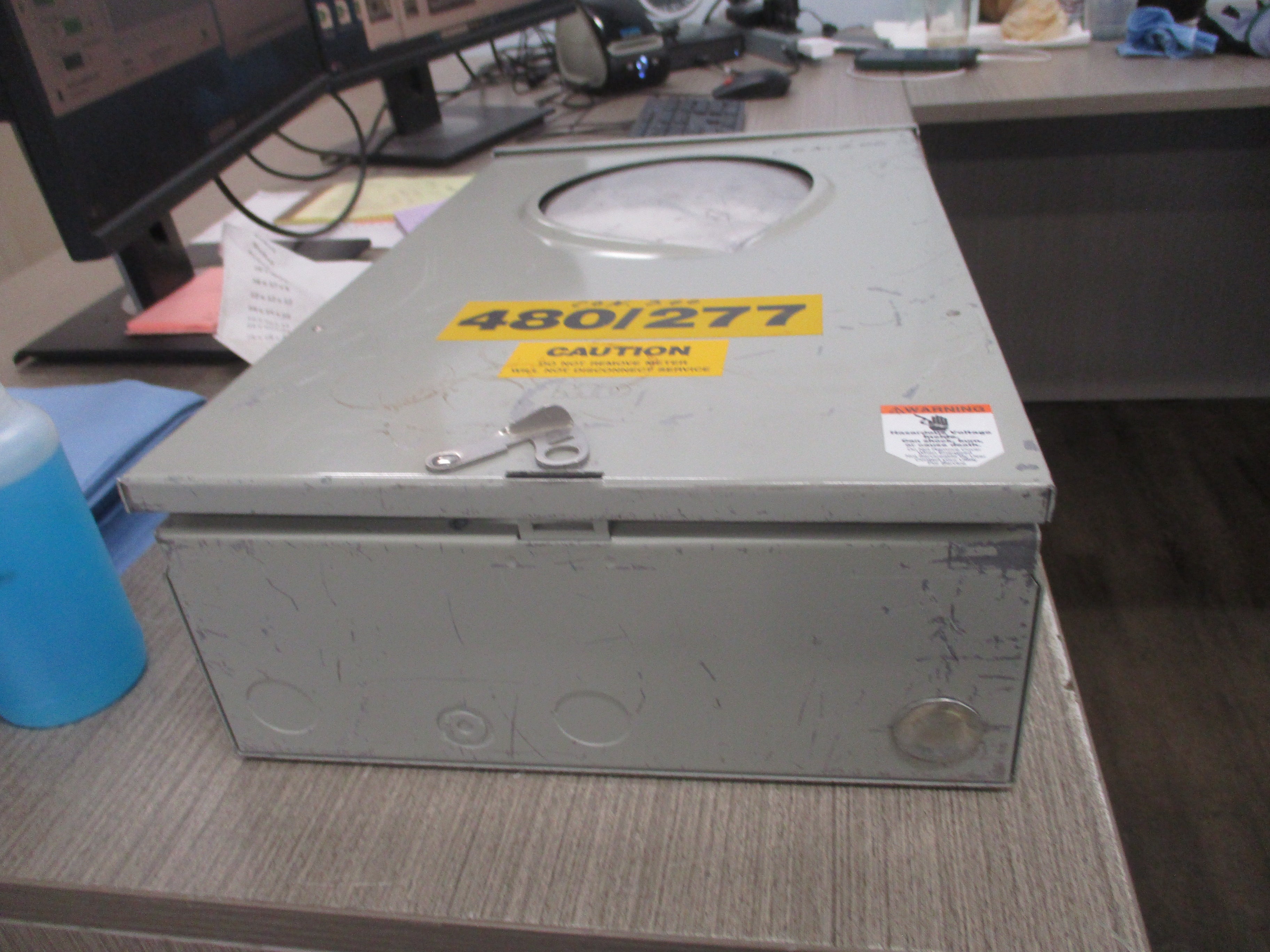 Meter Device Co. 3R Meter Socket 602U3010C13-086 30A 600V 3Ph 4W *Dented Cover*