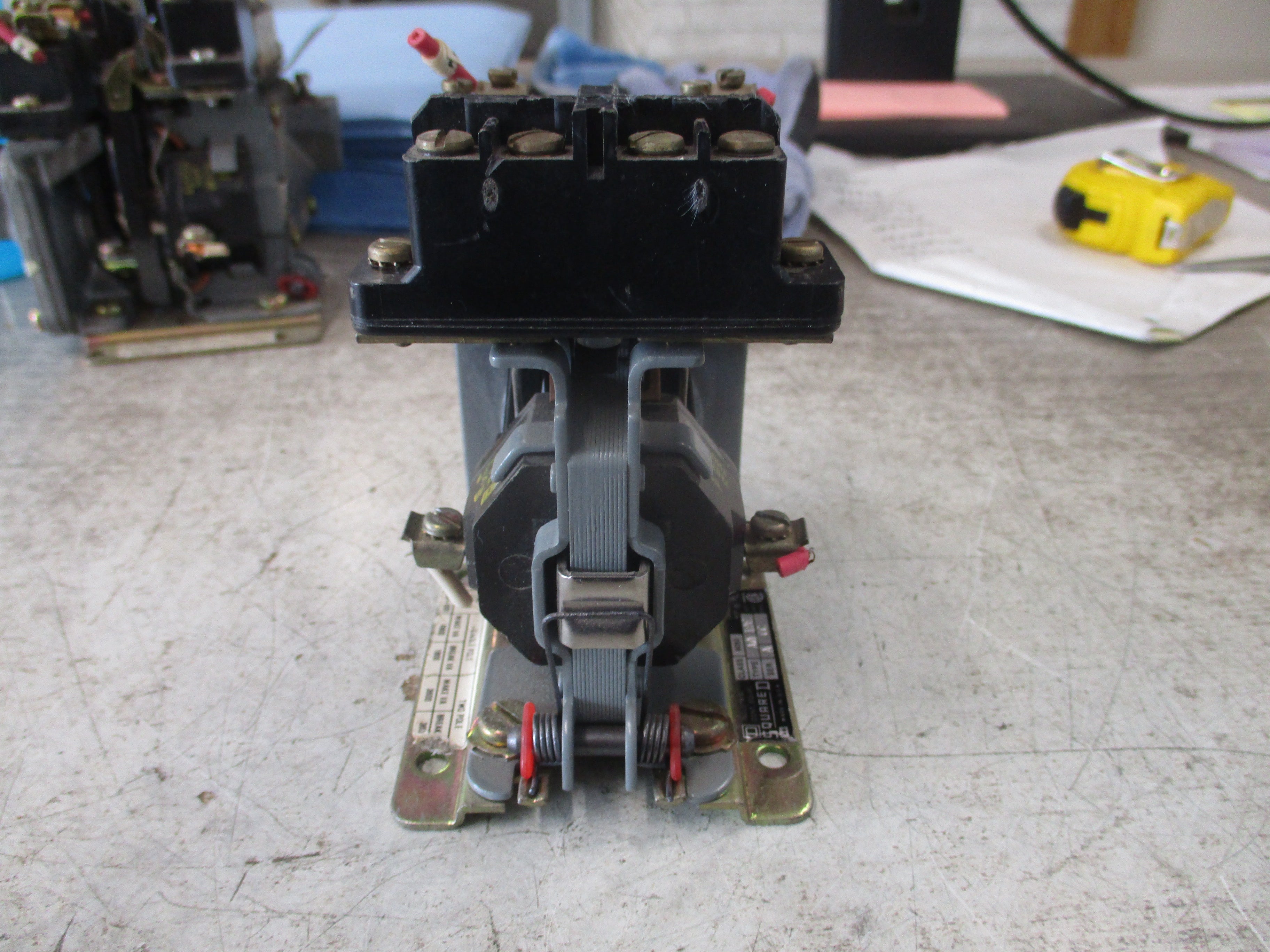 Square D Pneumatic Timing Relay 9050 AO 12E Ser. A 120V Coil Used