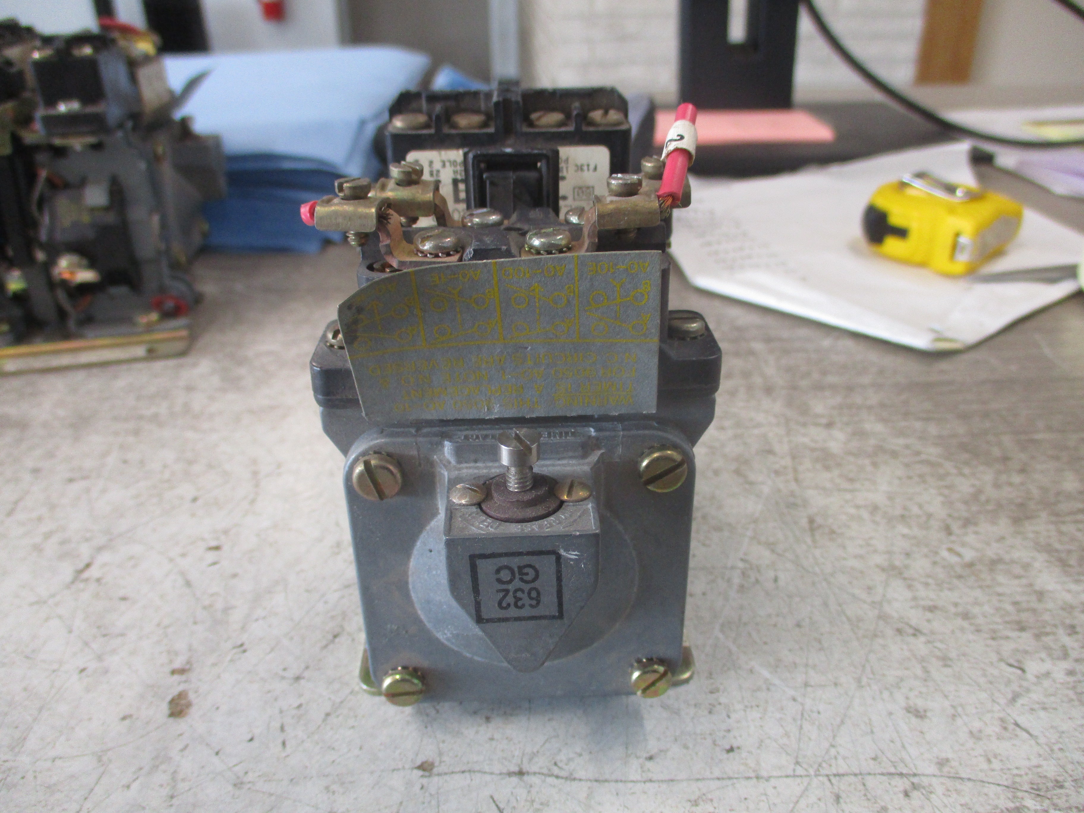 Square D Pneumatic Timing Relay 9050 AO 12E Ser. A 120V Coil Used