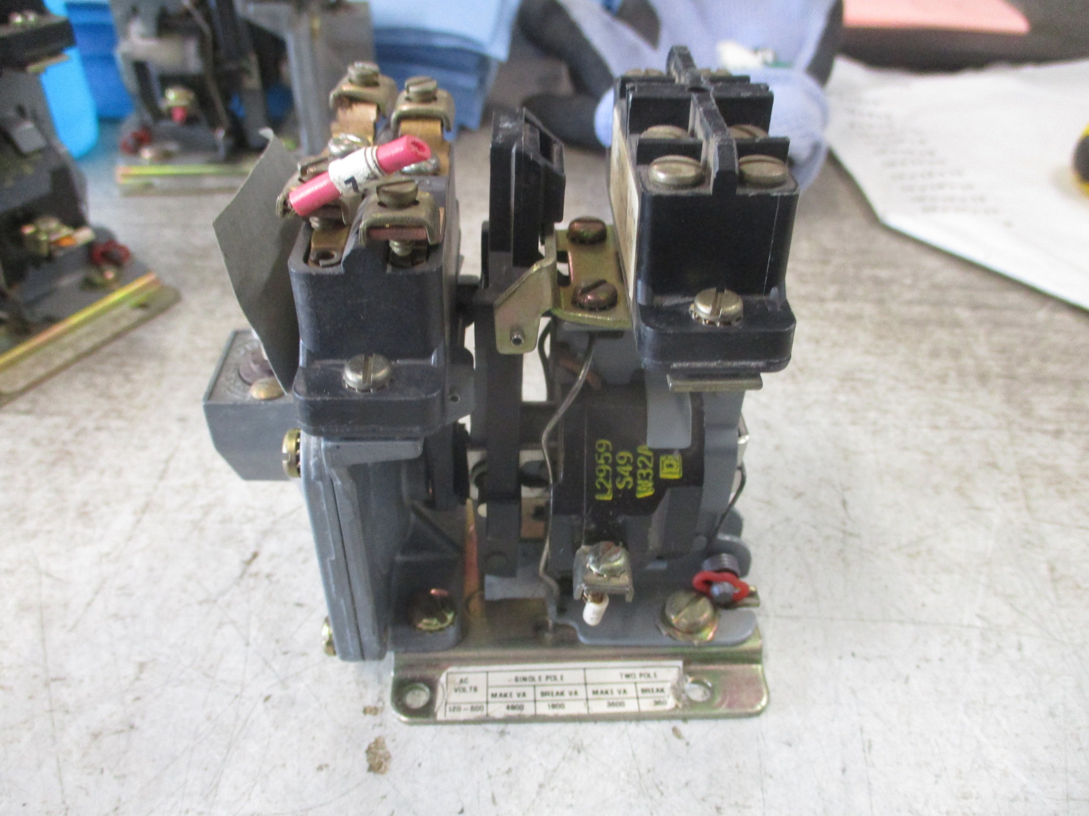 Square D Pneumatic Timing Relay 9050 AO 12E Ser. A 120V Coil Used