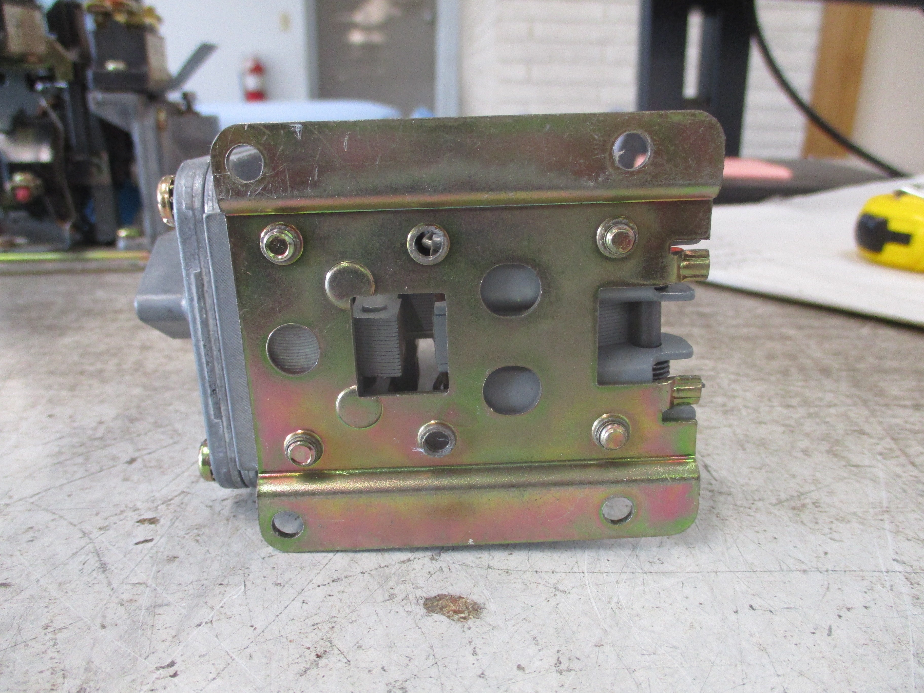 Square D Pneumatic Timing Relay 9050 AO 12E Ser. A 120V Coil Used