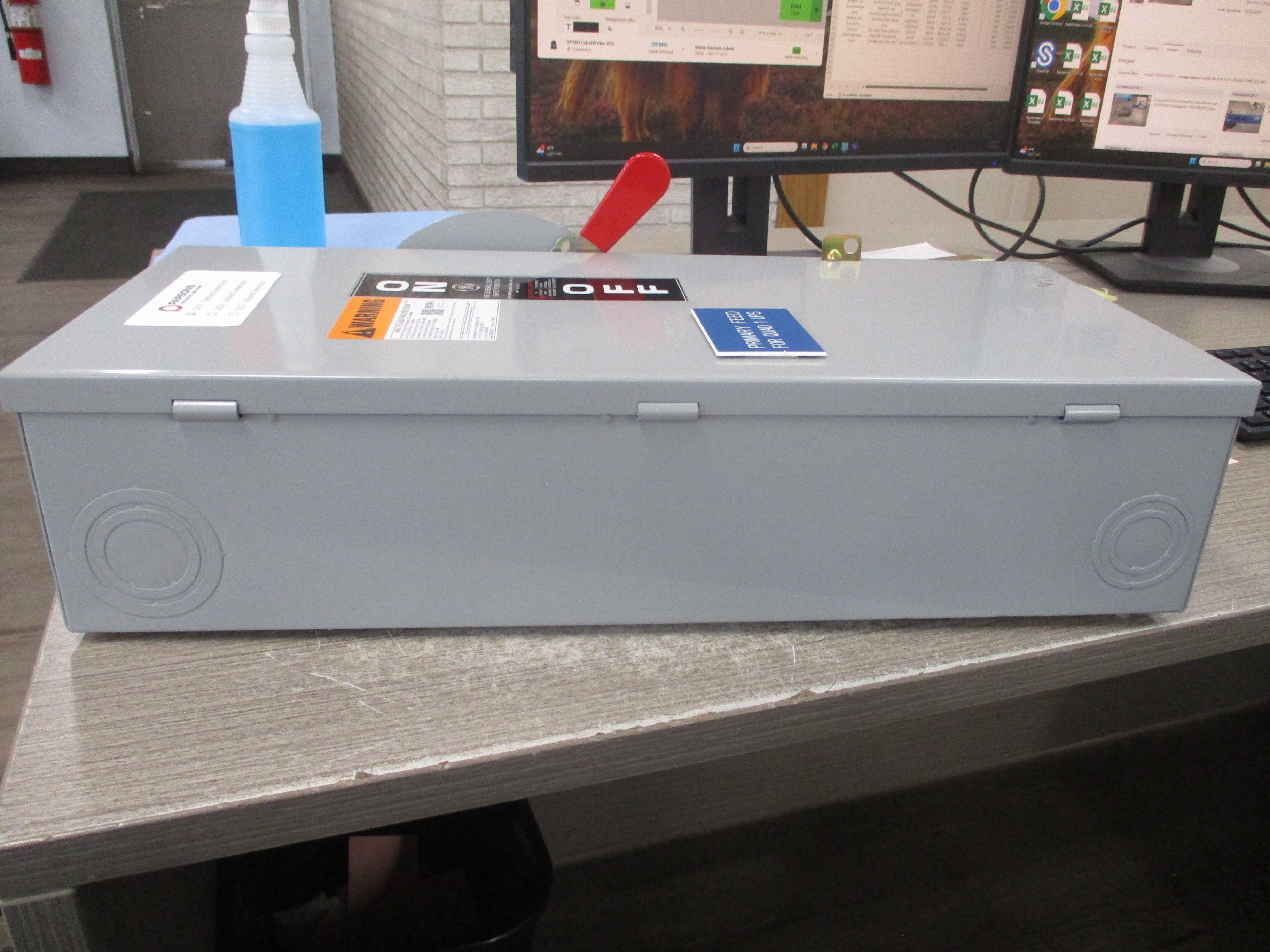 GE Fusible Safety Switch/Disconnect TG4323 100A 240V 3P Used