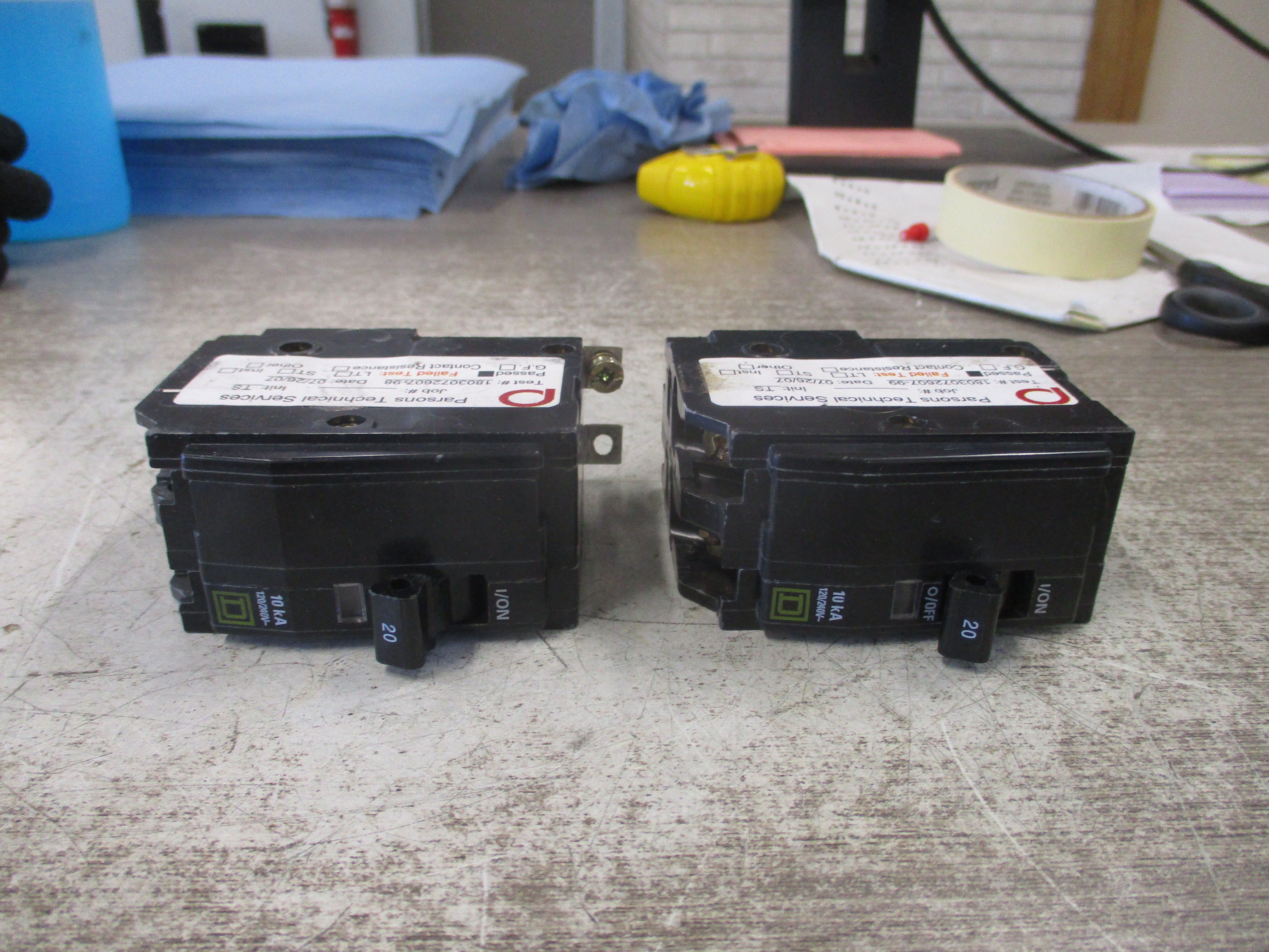 Square D Circuit Breaker QOB220 20A 120/240V 2P *Lot of 2* *(1) Screw* Used