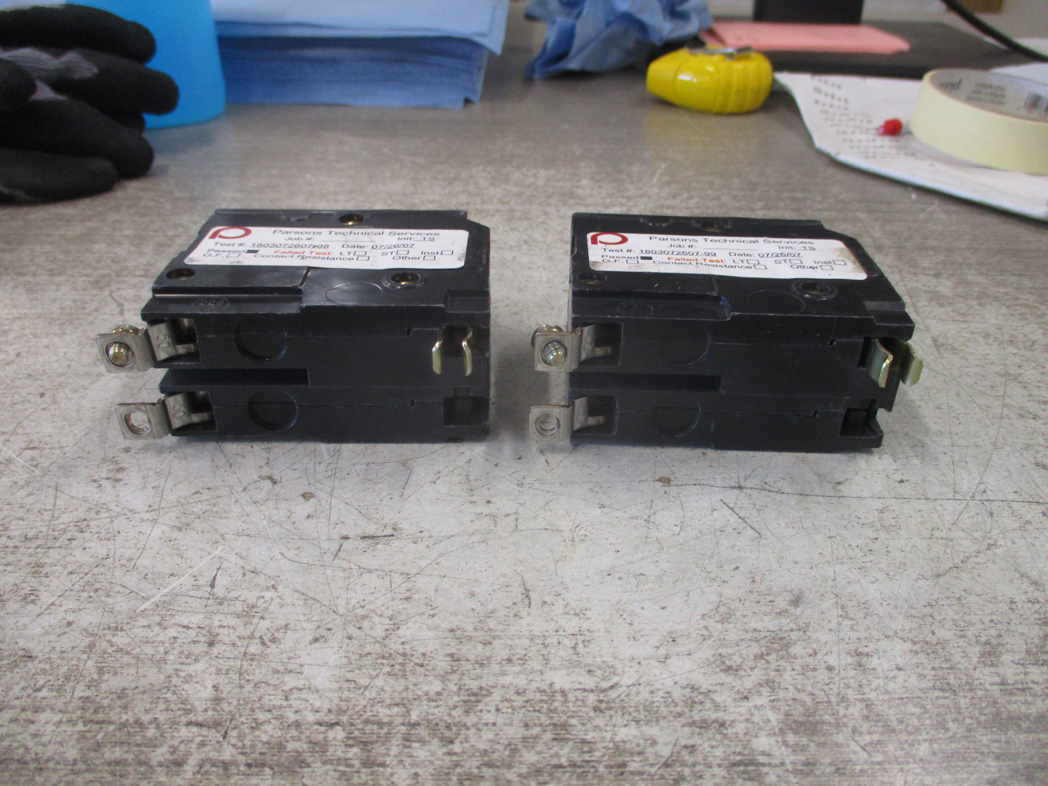 Square D Circuit Breaker QOB220 20A 120/240V 2P *Lot of 2* *(1) Screw* Used