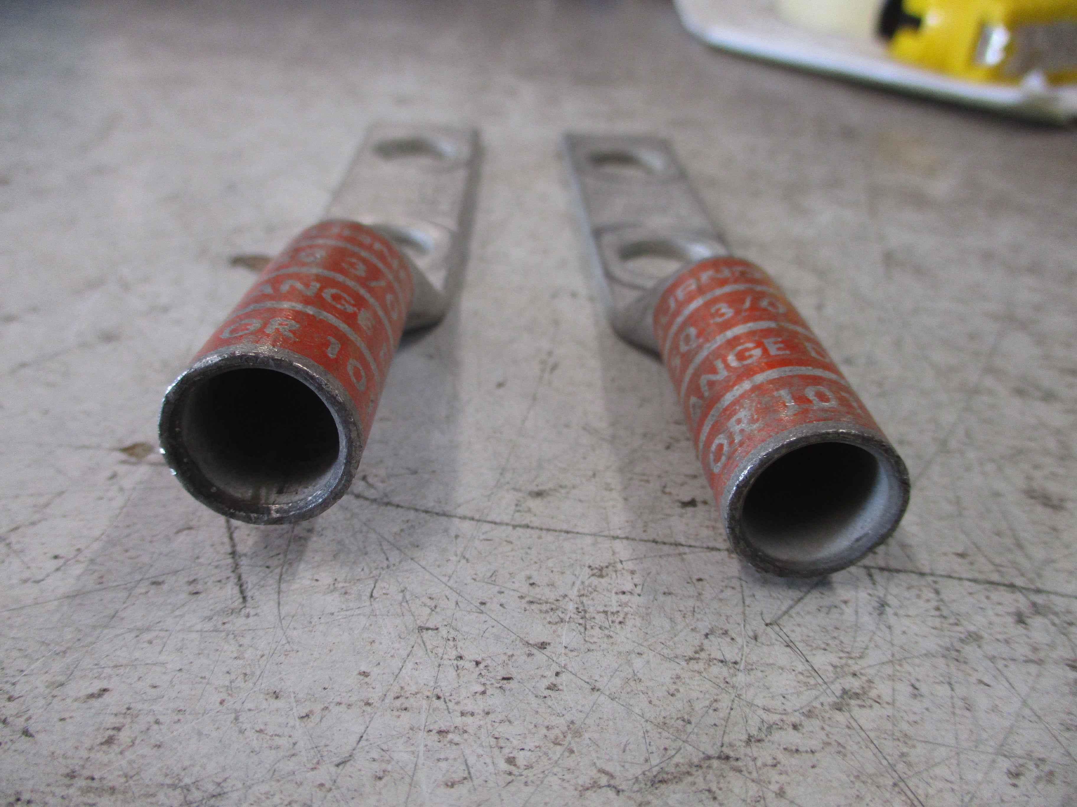 Burndy Crimp Lug YA27-2N 3/0 STR AWG 2-Hole *No Box* *Lot of 2* New Surplus