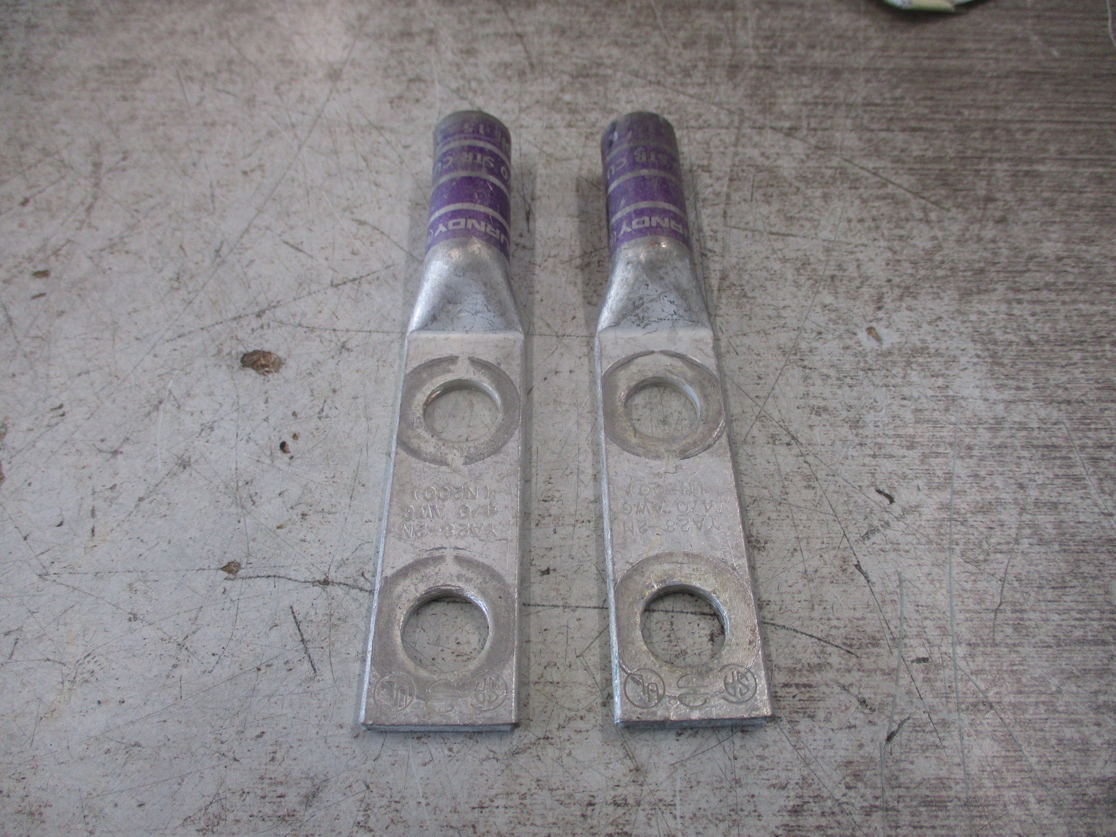 Burndy Crimp Lug YA28-2N 4/0 AWG 2-Hole *No Box* *Lot of 2* New Surplus