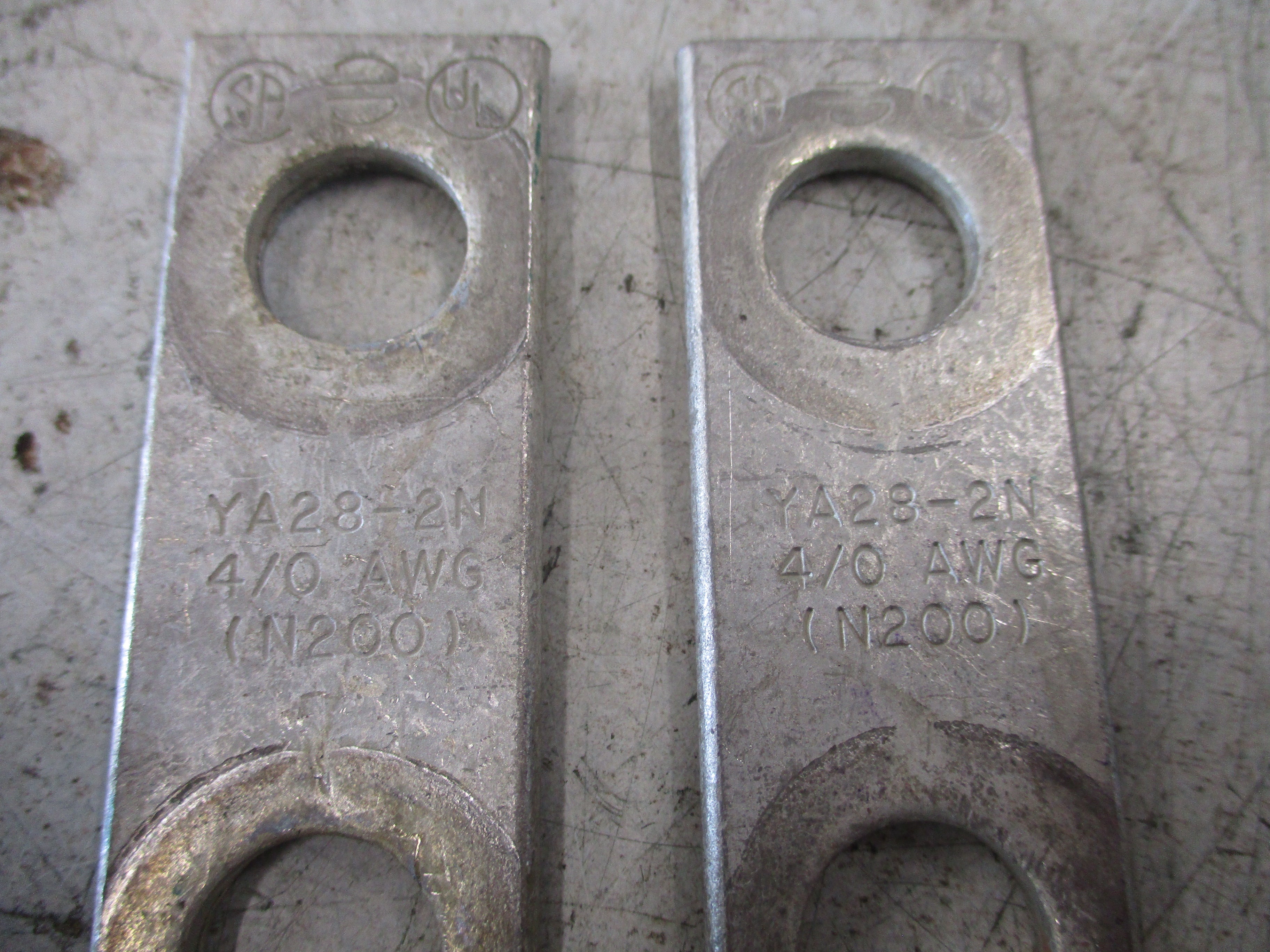 Burndy Crimp Lug YA28-2N 4/0 AWG 2-Hole *No Box* *Lot of 2* New Surplus