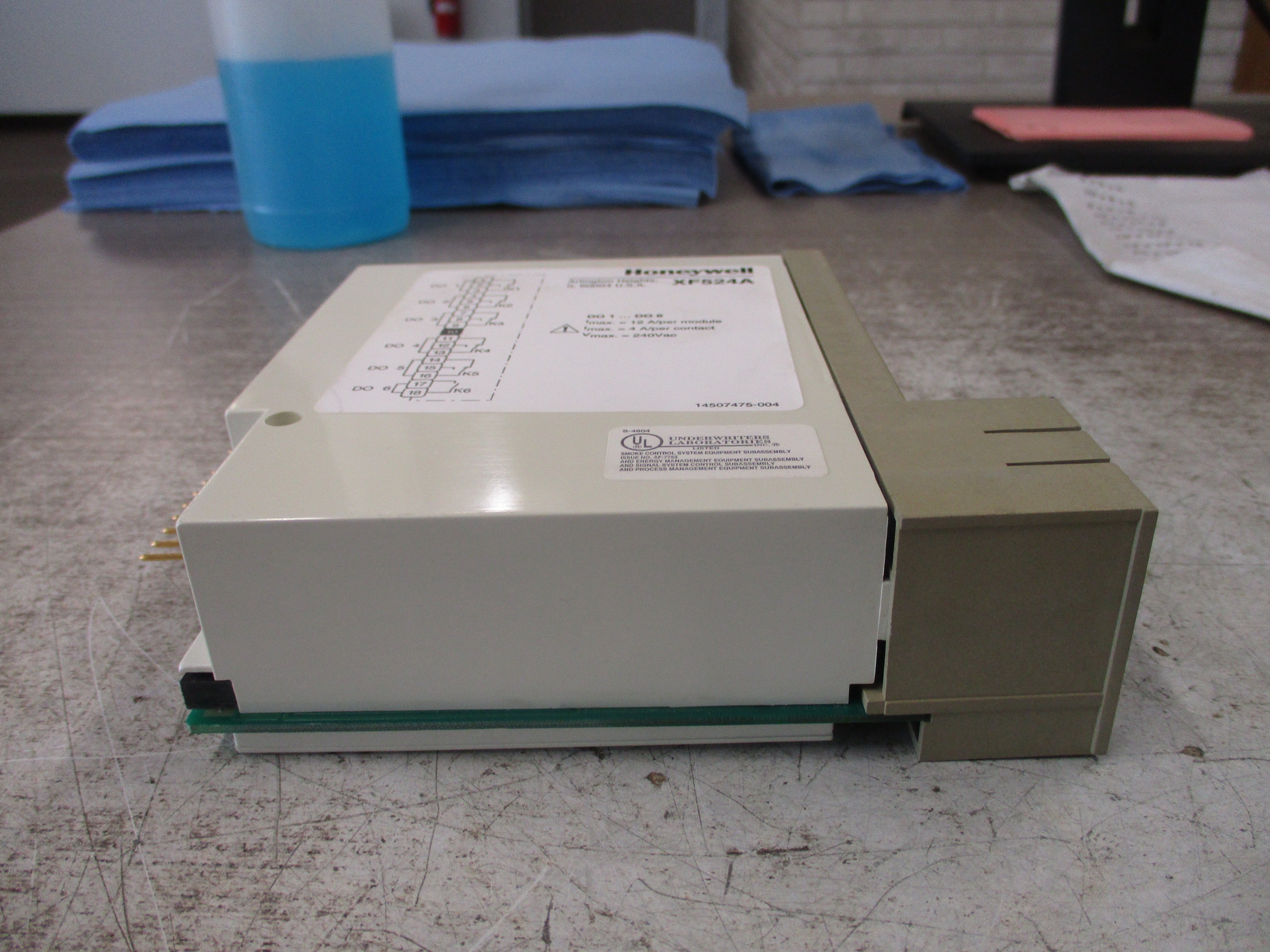 Honeywell Digital Output Module XF524A Used