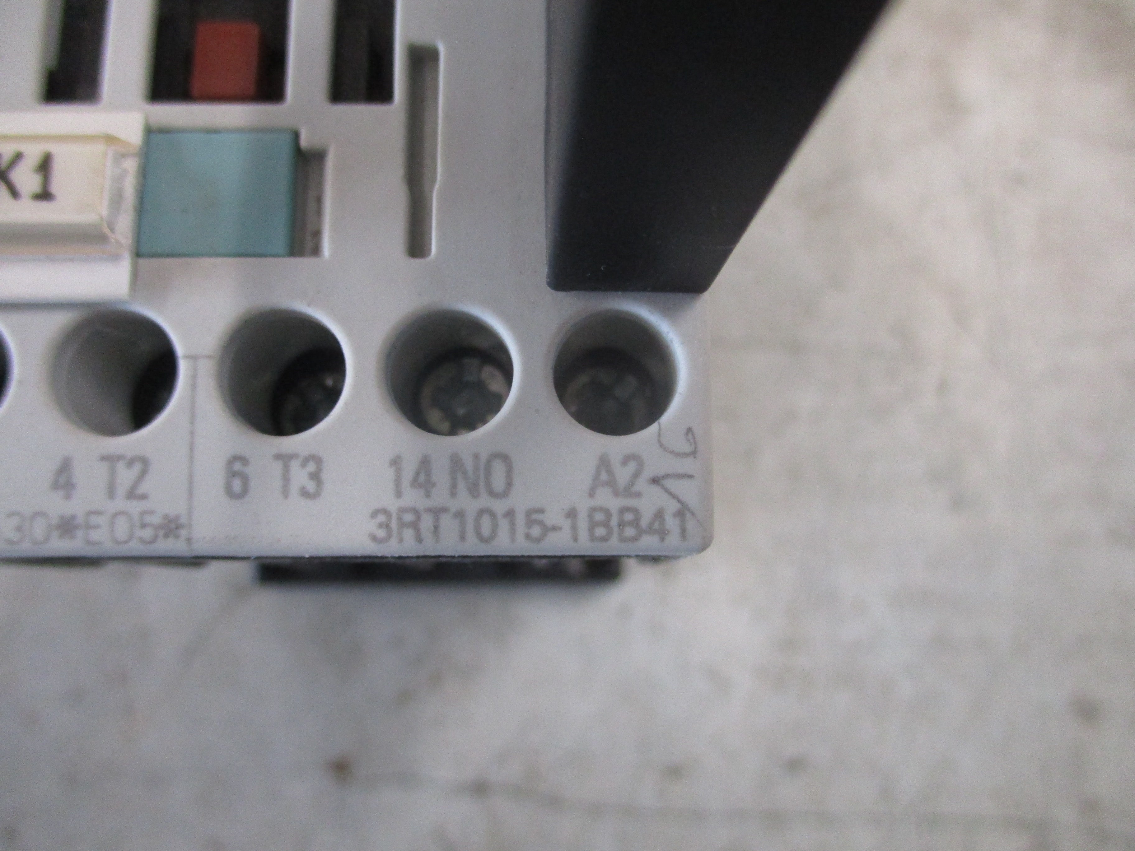 Siemens Sirius Contactor 3RT1015-1BB41 24VDC Coil 16A 600V W/Surge Suppressor