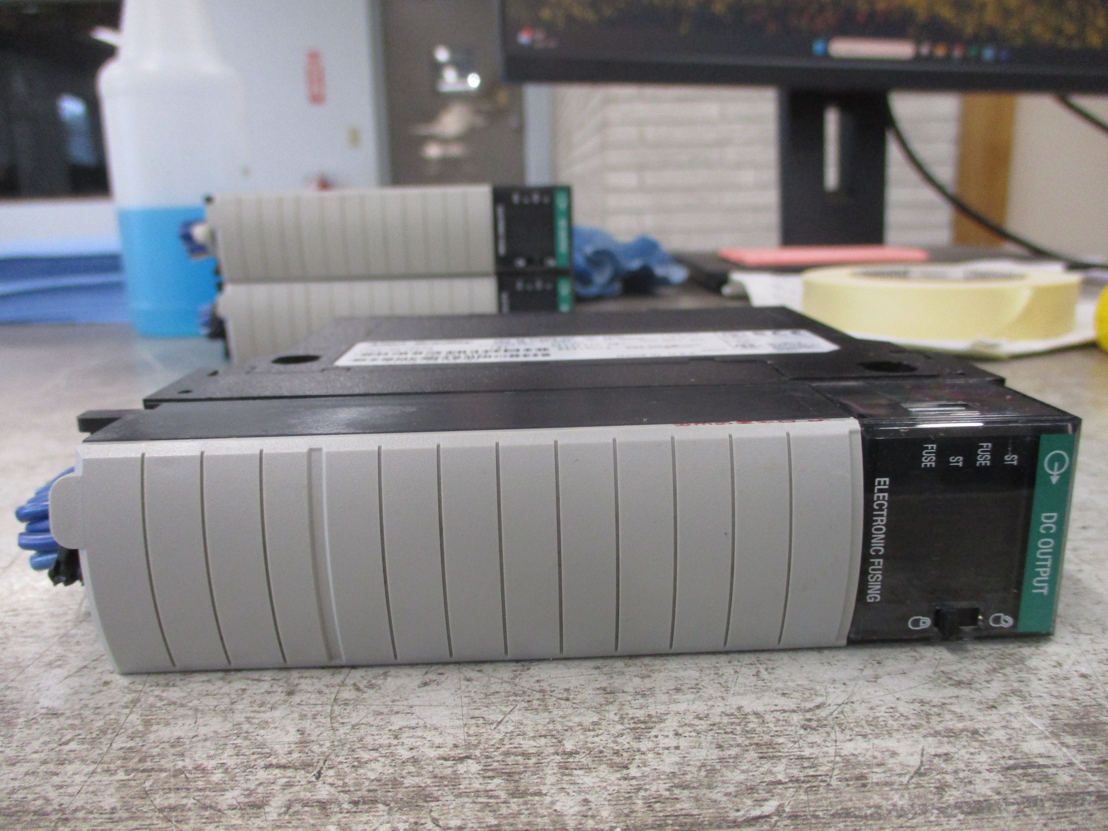 Allen-Bradley ControlLogix DC Efused Output Module 1756-OB16E Ser. A R
