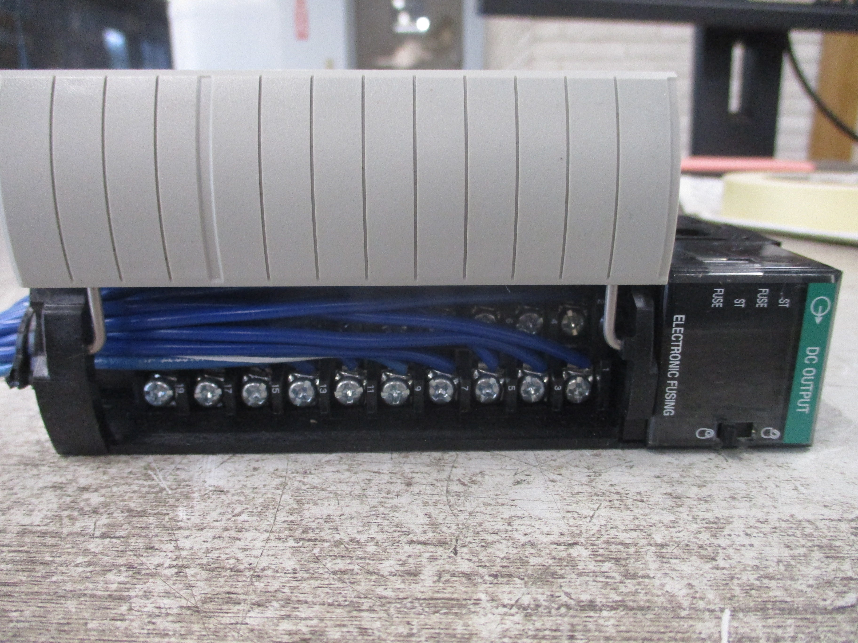Allen-Bradley ControlLogix DC Efused Output Module 1756-OB16E Ser. A Rev. P01