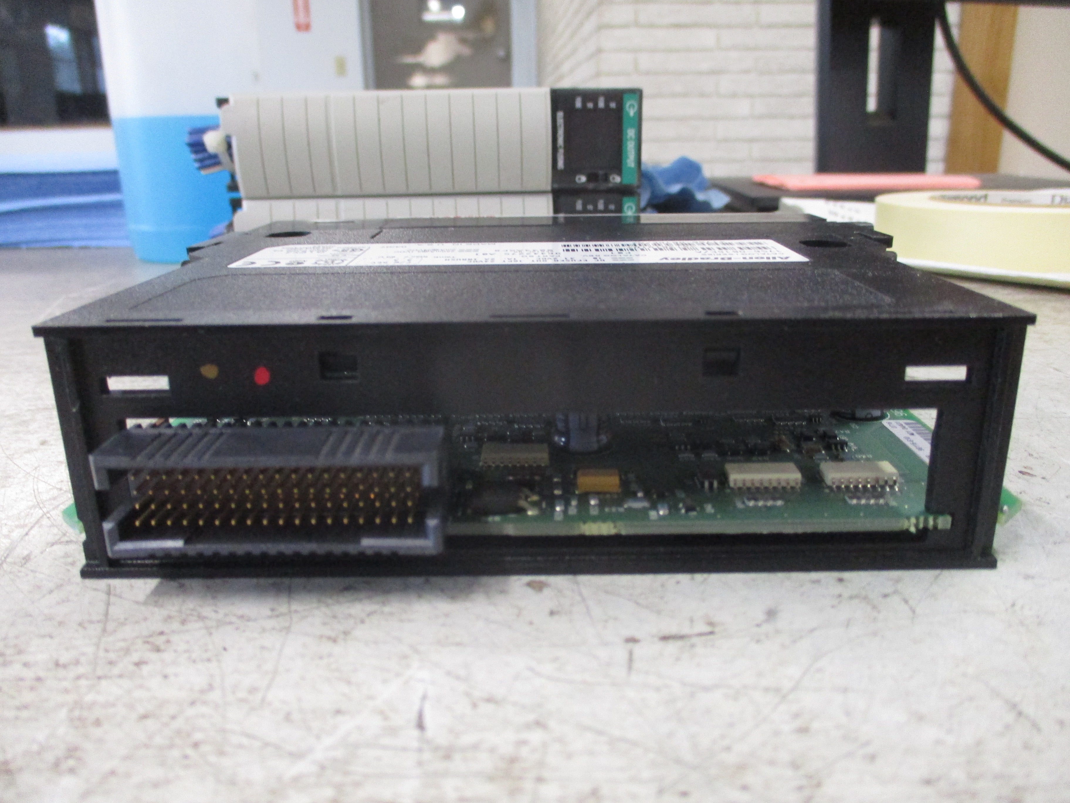 Allen-Bradley ControlLogix DC Efused Output Module 1756-OB16E Ser. A Rev. P01