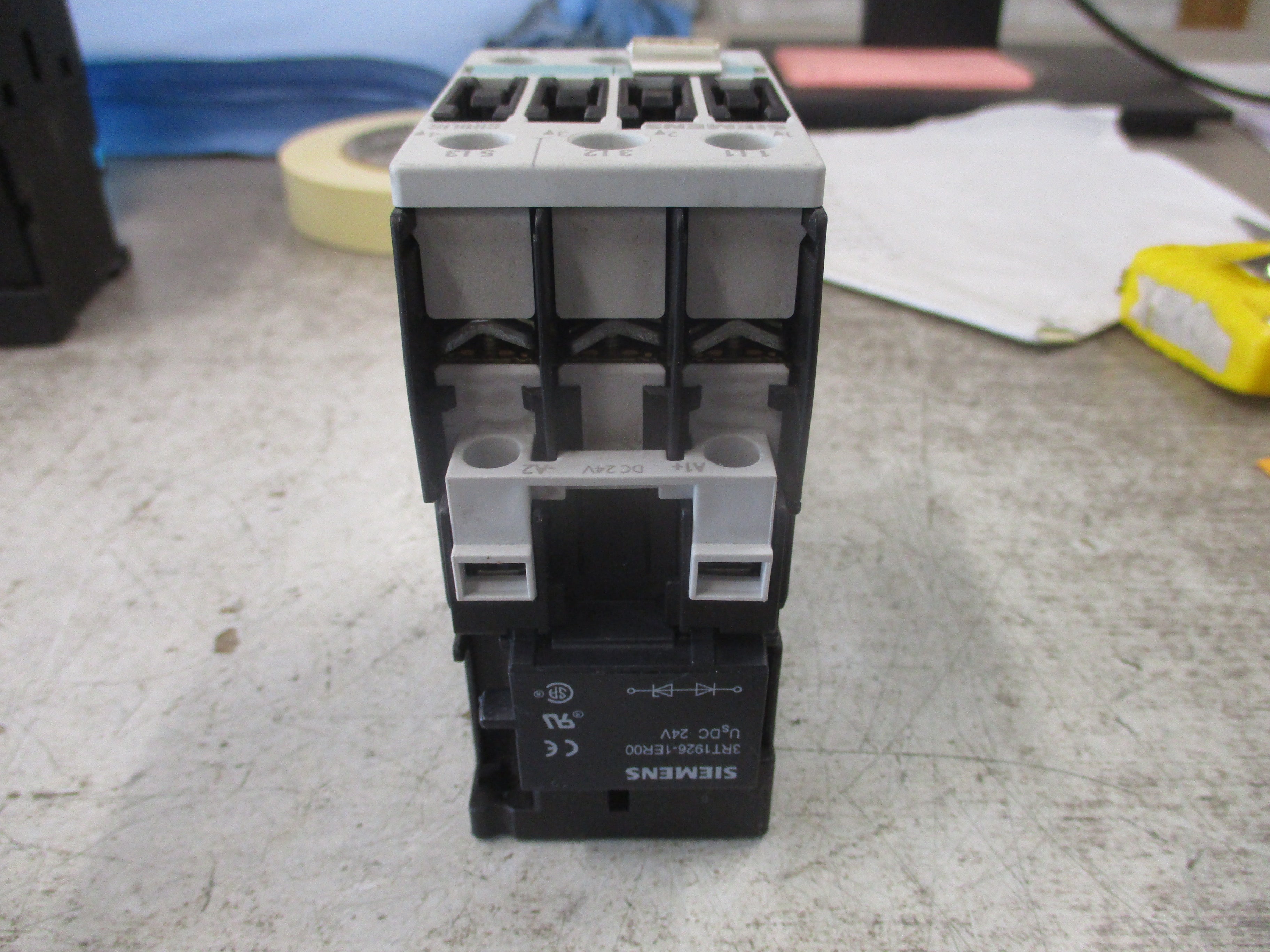 Siemens Sirius Contactor 3RT1026-B1..0 24VDC Coil 35A 600V W/Surge Suppressor