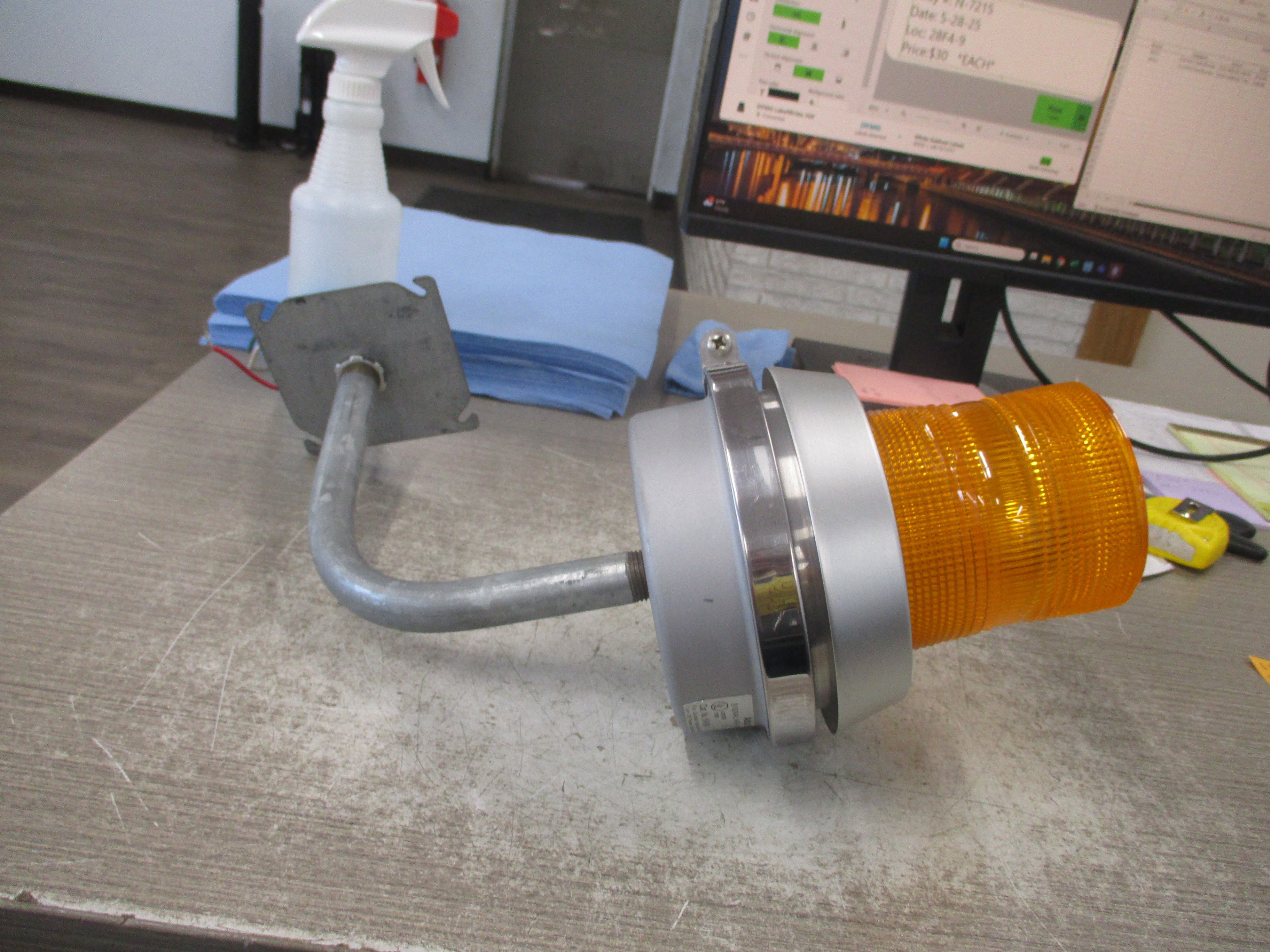 Edwards AdaptaBeacon Flashing Light 51A-N5 120V 60Hz 0.25A Amber Used