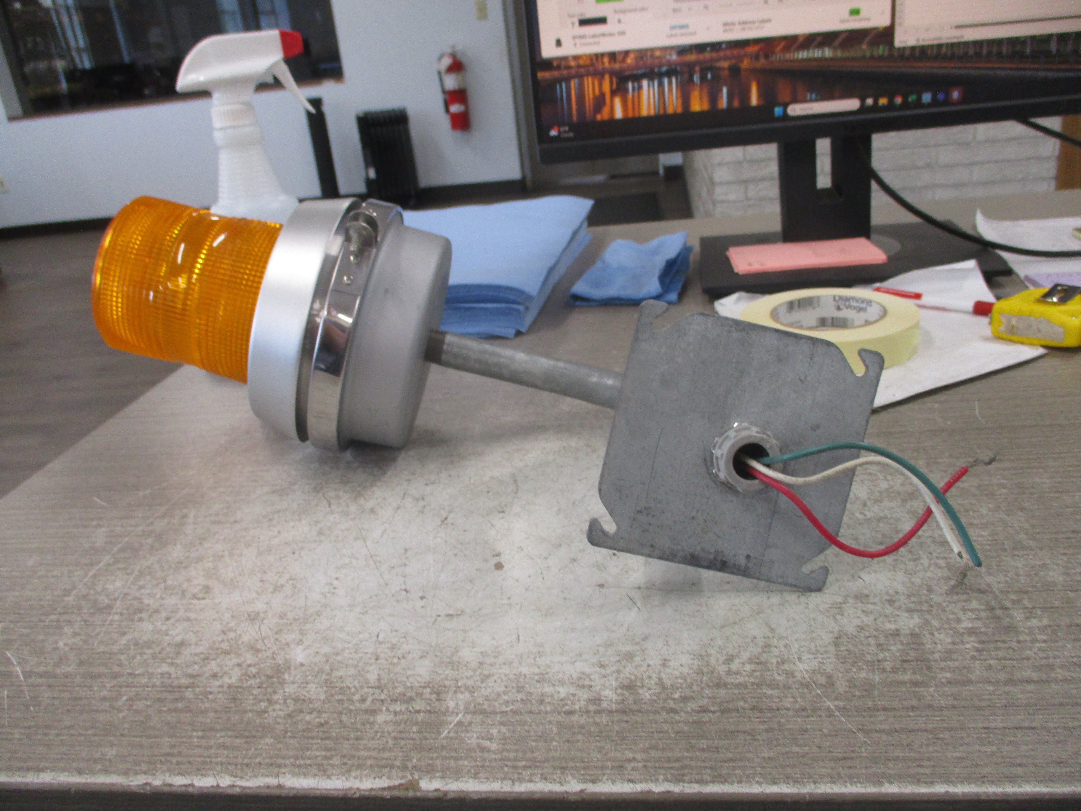 Edwards AdaptaBeacon Flashing Light 51A-N5 120V 60Hz 0.25A Amber Used