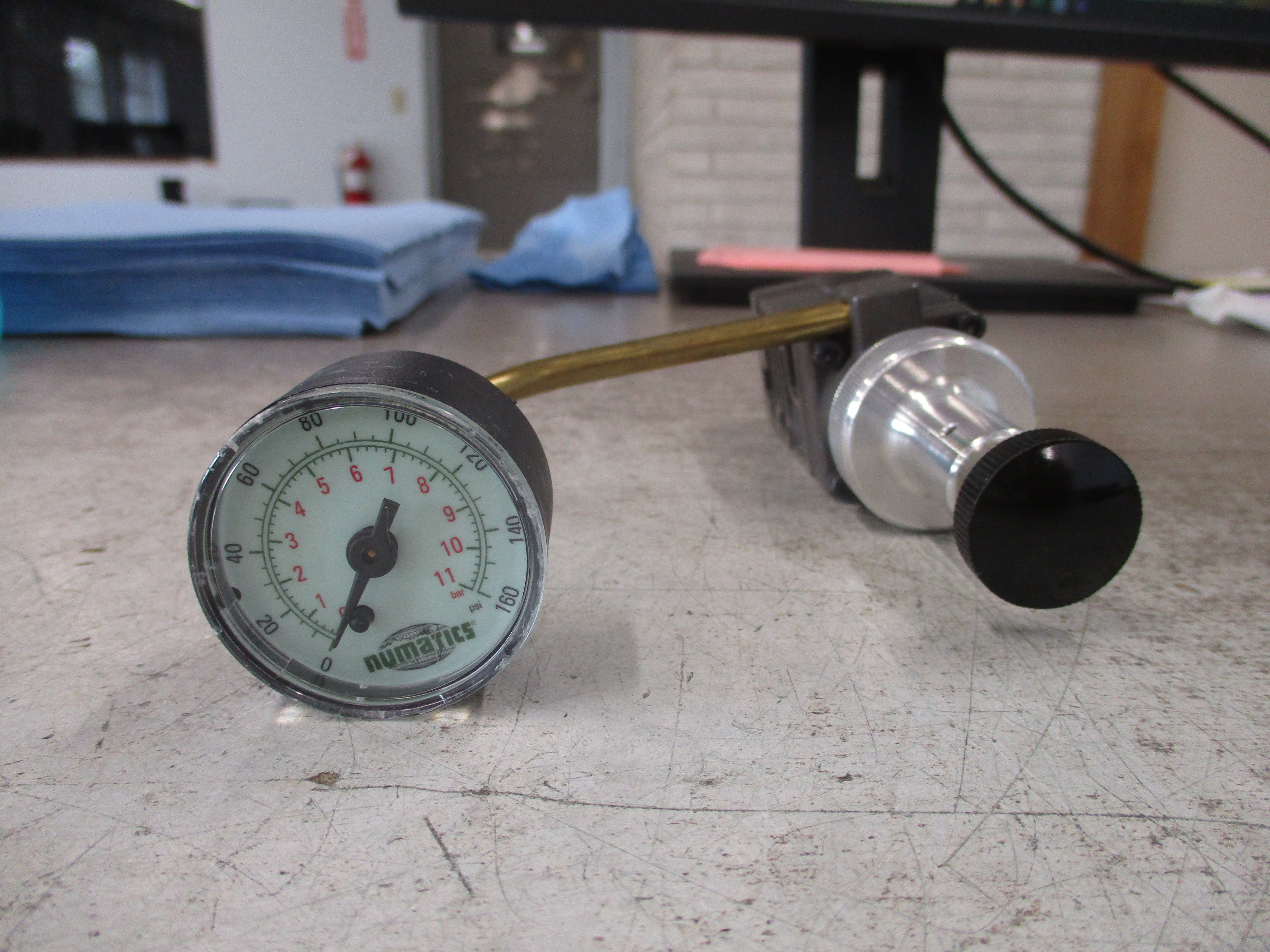 Numatics Pneumatic Regulator 081RS100J000000 W/Gauge Used