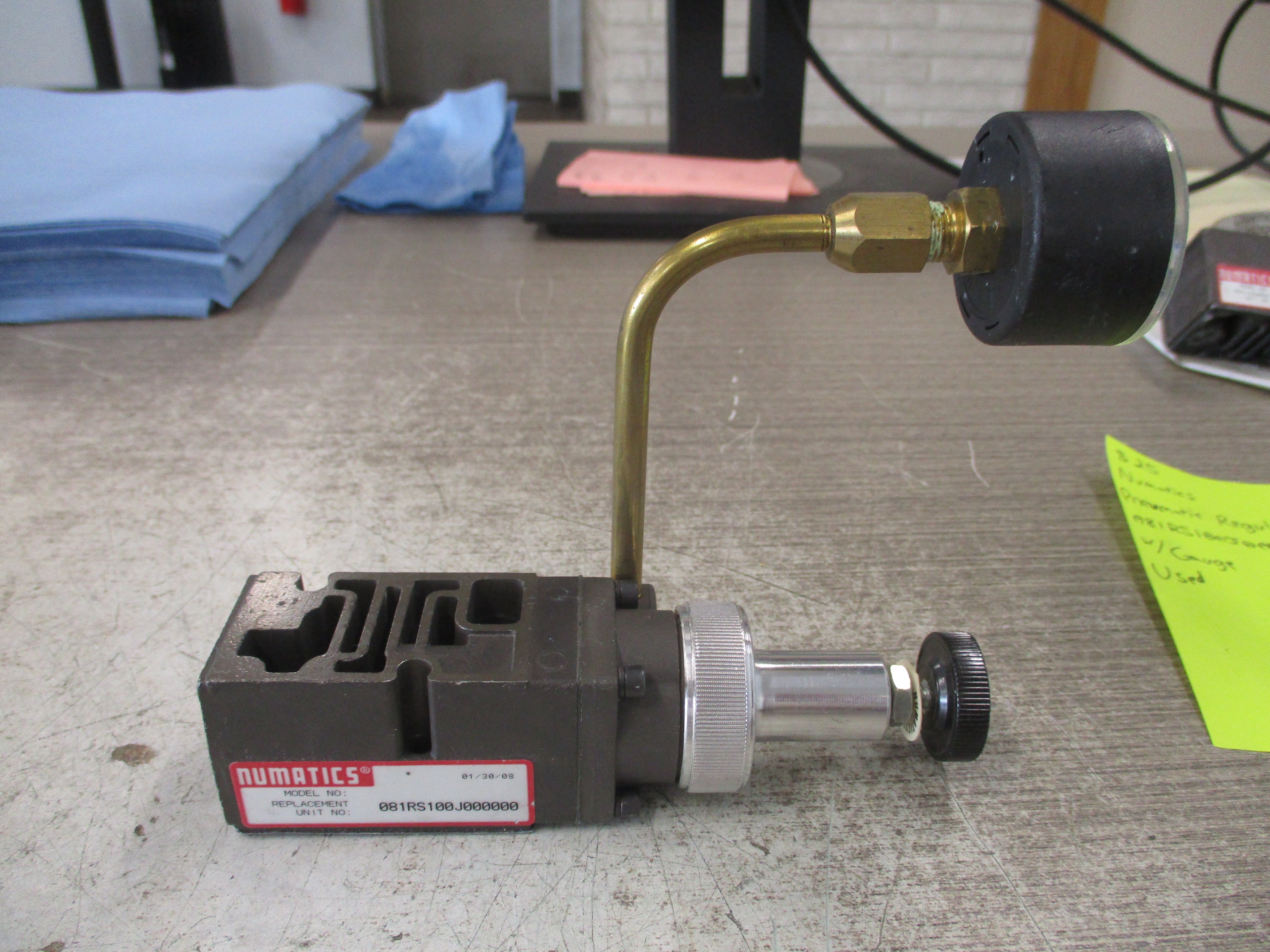 Numatics Pneumatic Regulator 081RS100J000000 W/Gauge Used