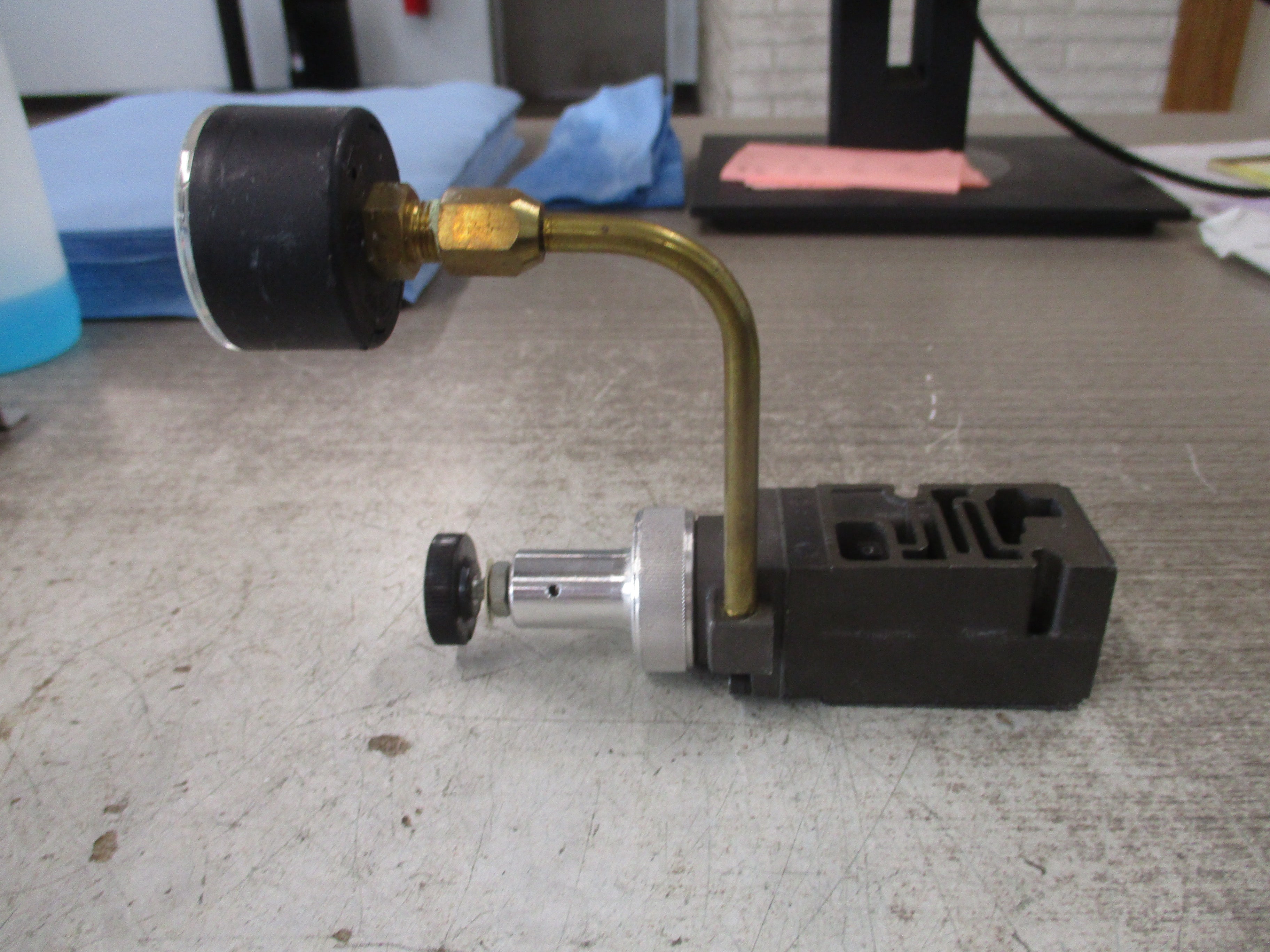 Numatics Pneumatic Regulator 081RS100J000000 W/Gauge Used