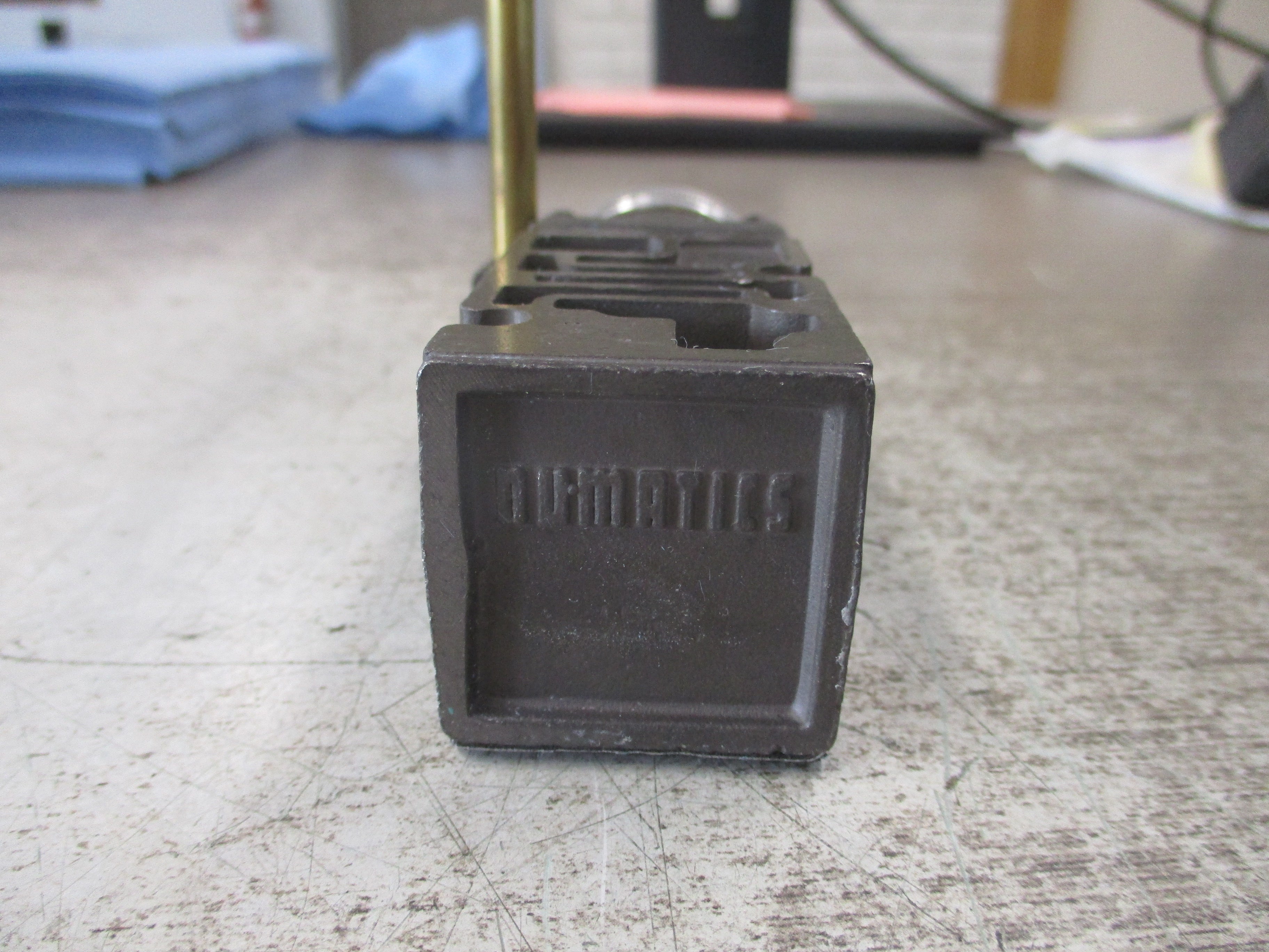 Numatics Pneumatic Regulator 081RS100J000000 W/Gauge Used