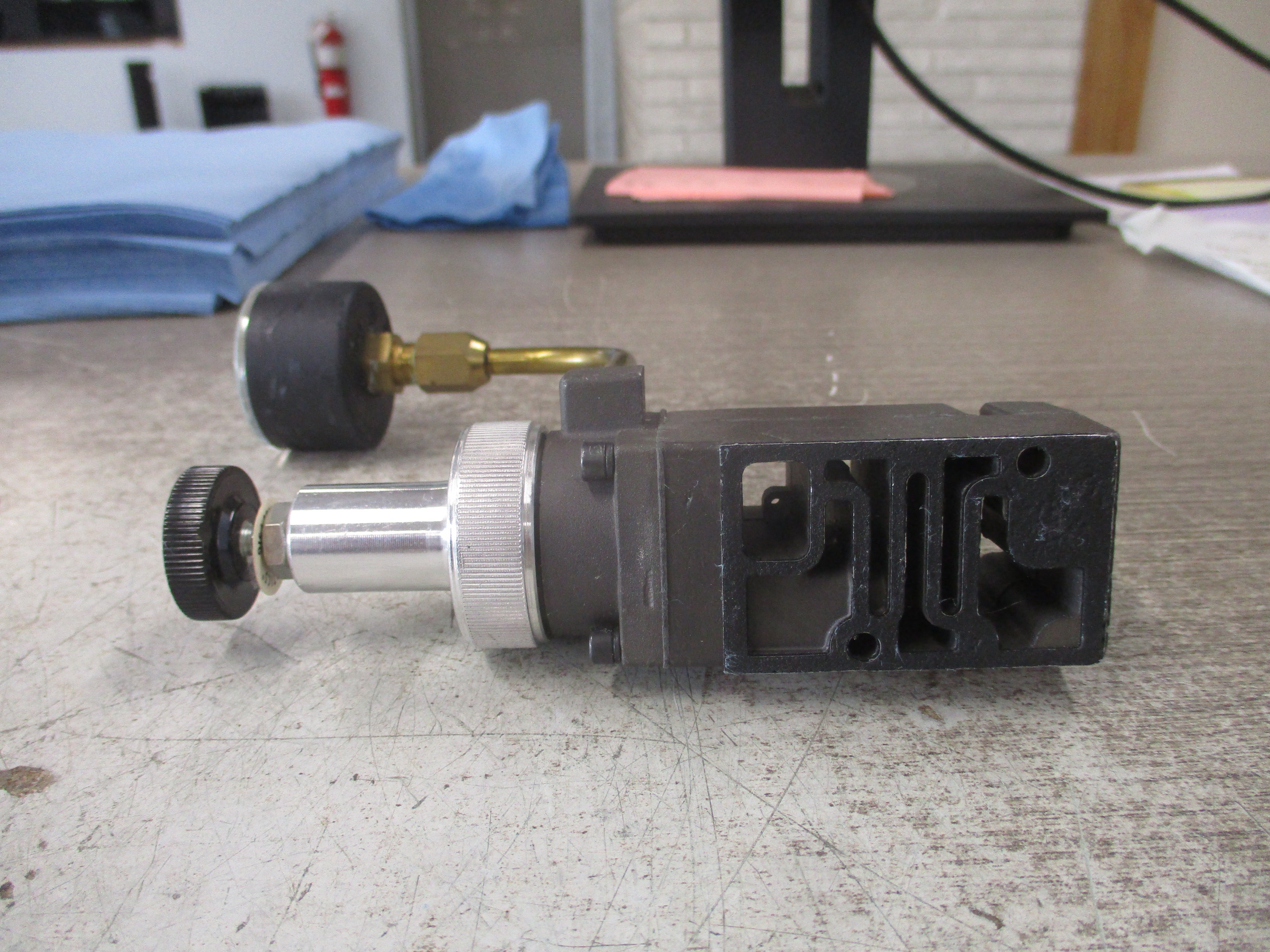 Numatics Pneumatic Regulator 081RS100J000000 W/Gauge Used