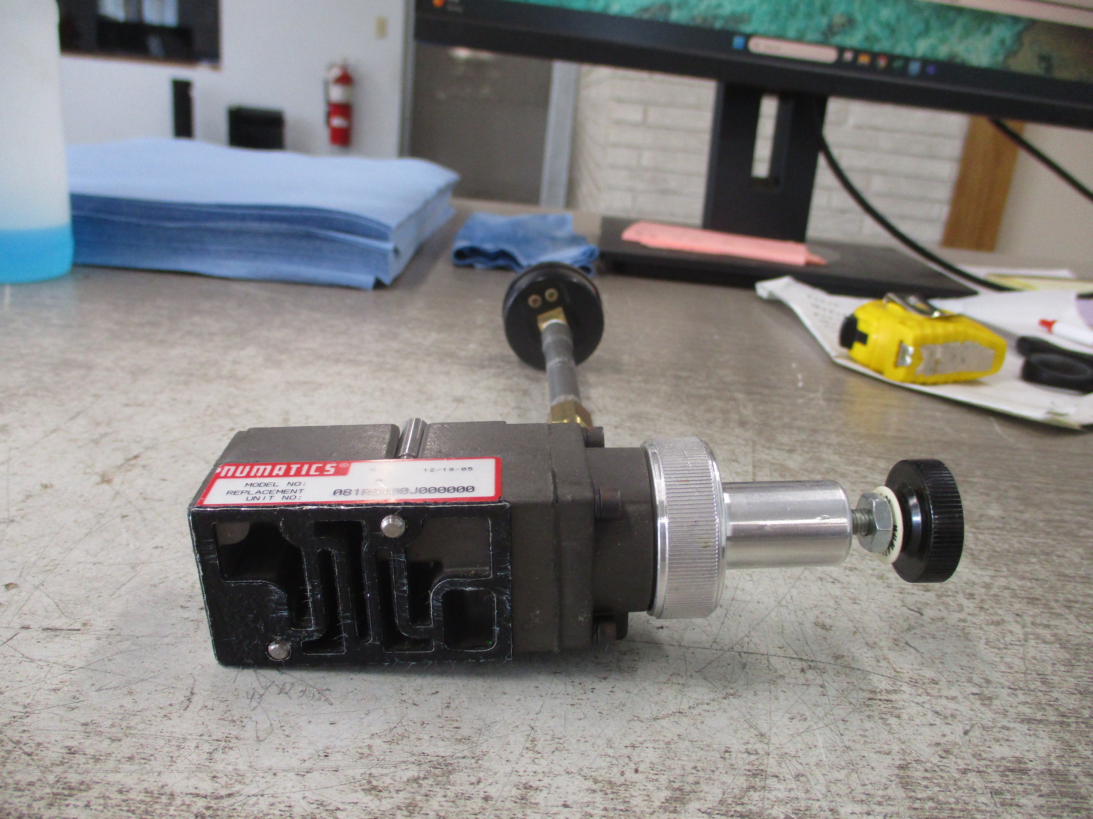Numatics Pneumatic Regulator 081RS100J000000 W/Gauge Used