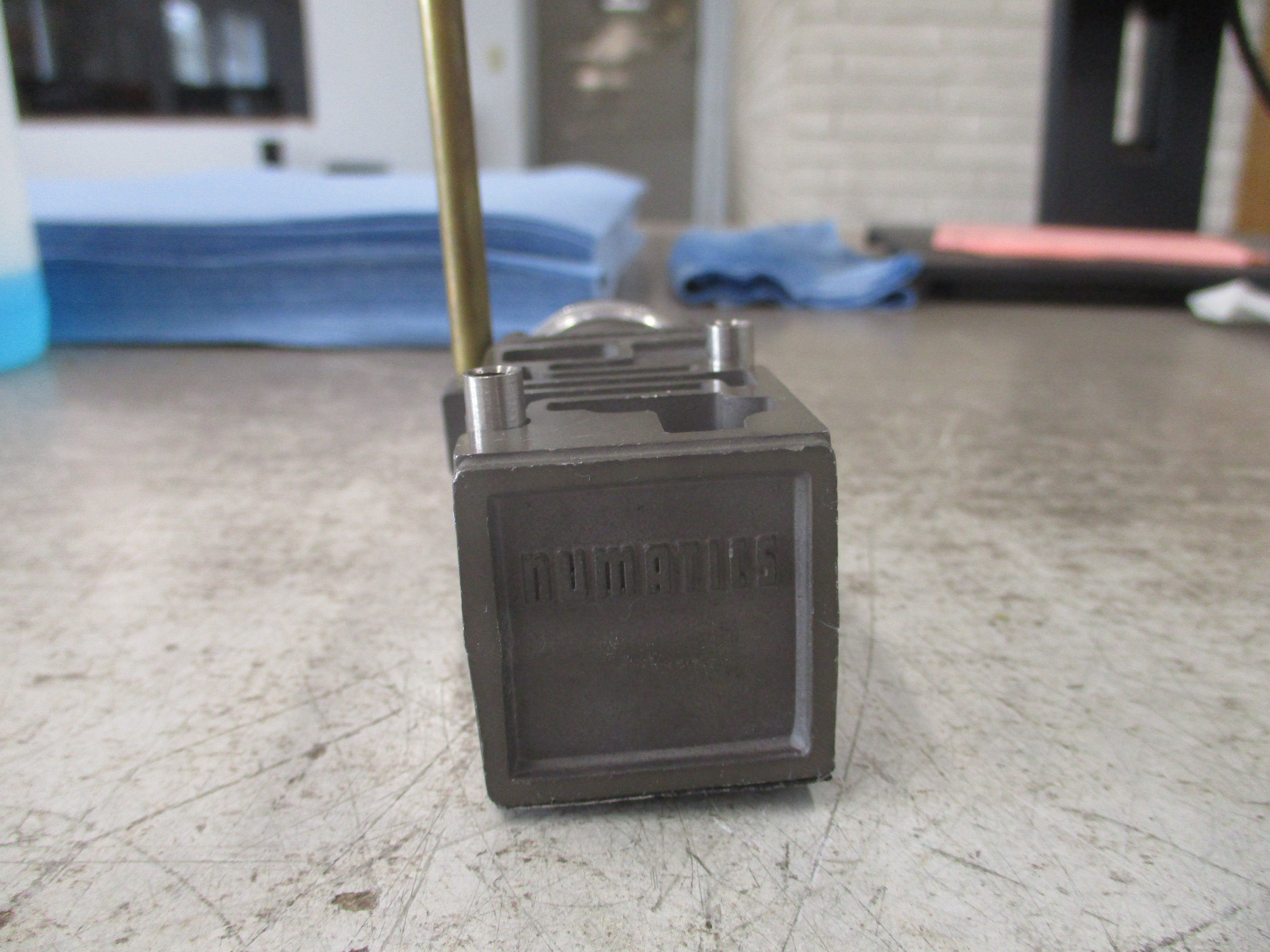 Numatics Pneumatic Regulator 081RS100J000000 W/Gauge Used
