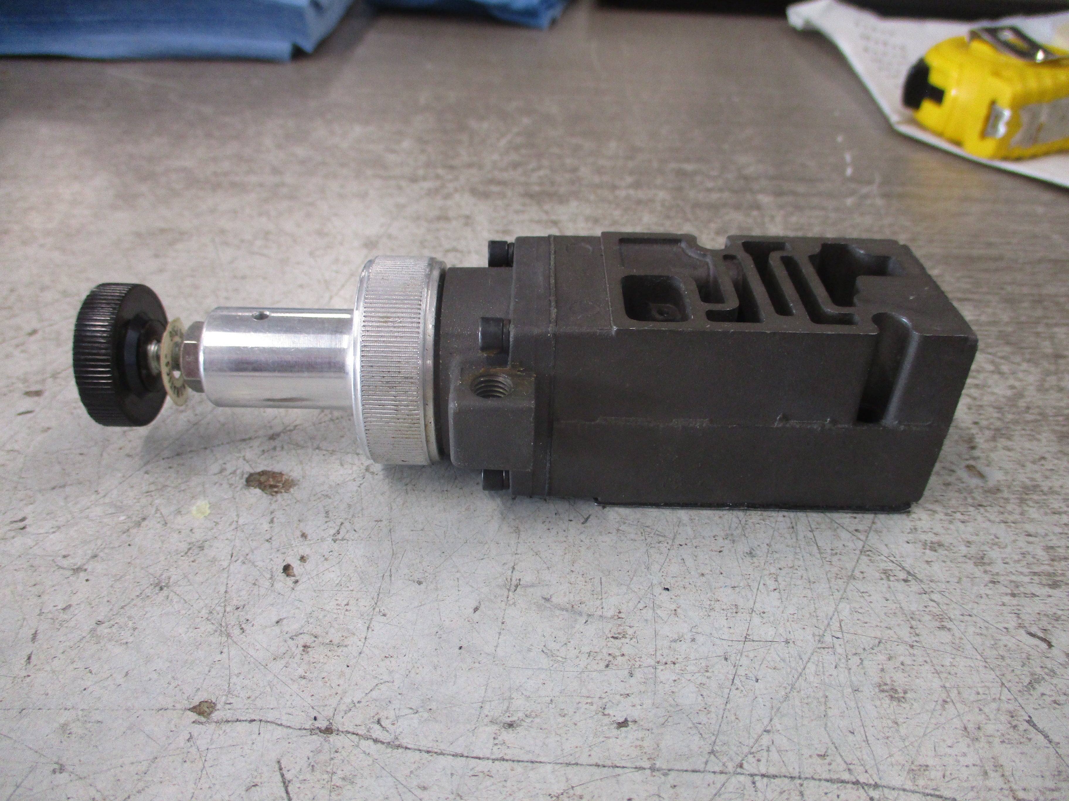 Numatics Pneumatic Regulator 081RS100J000000 Used