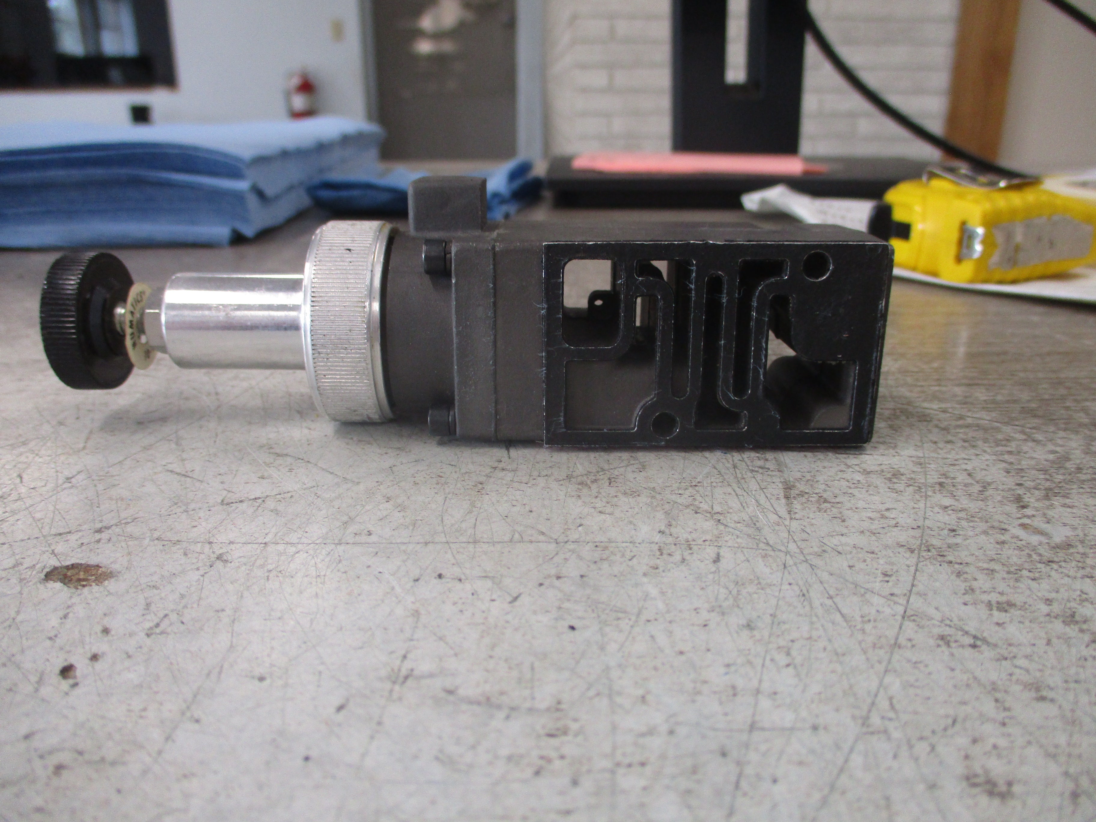 Numatics Pneumatic Regulator 081RS100J000000 Used