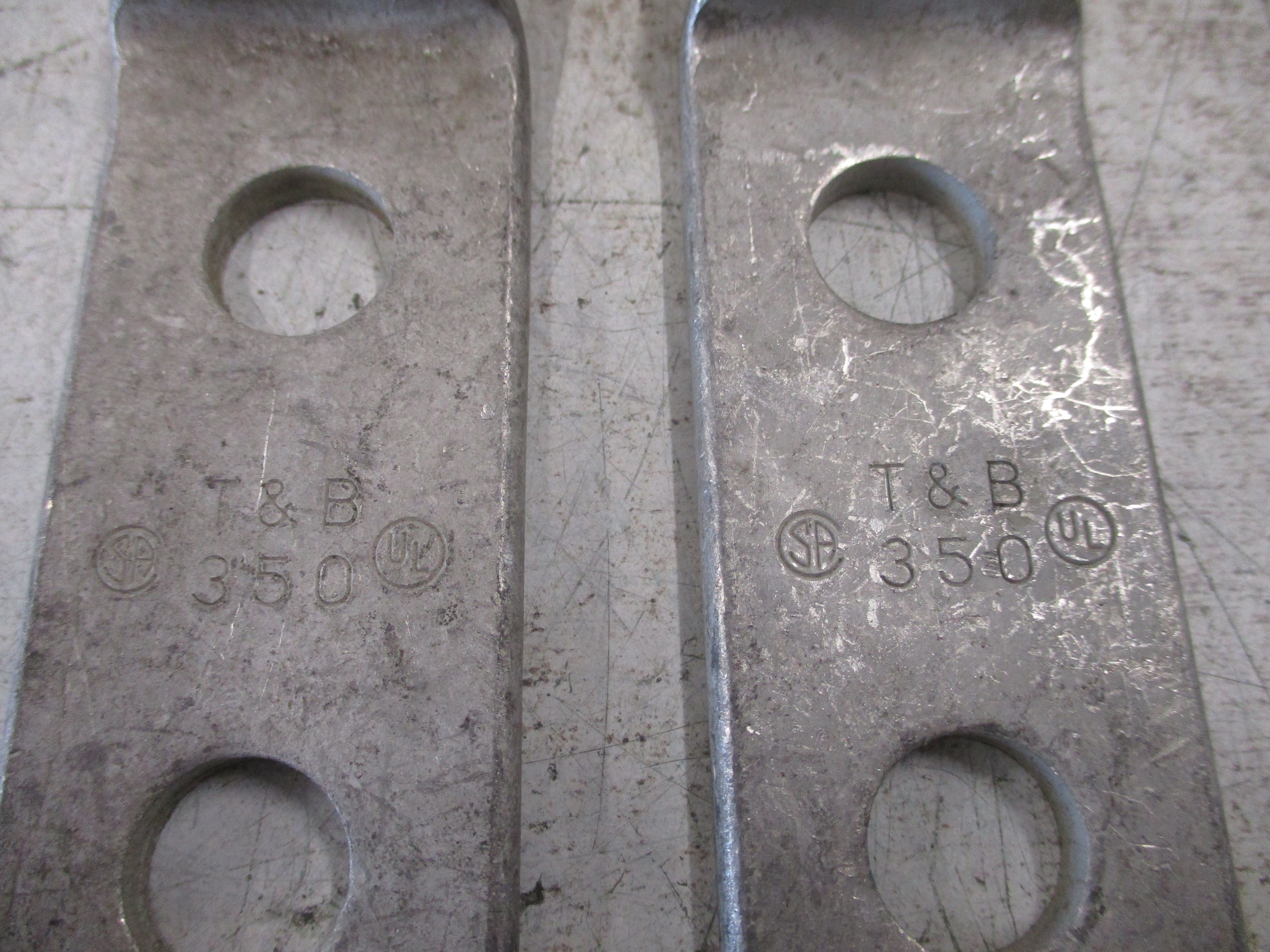 Thomas & Betts Crimp Lug 350 2-Hole 350 MCM *No Box* *Lot of 2* New Surplus