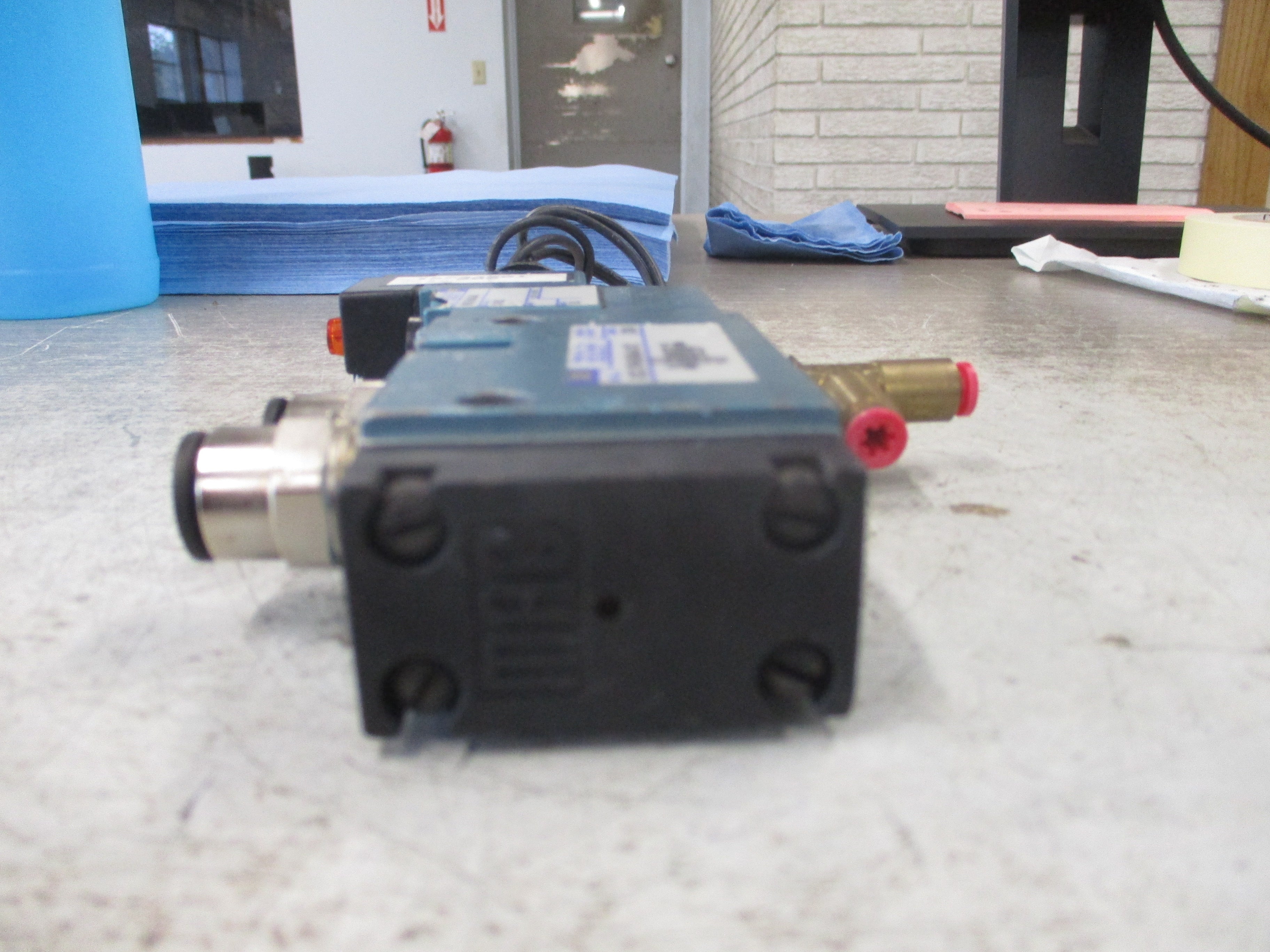 MAC Solenoid Valve 812C-PM-596AA-212 VAC-150 PSI Used