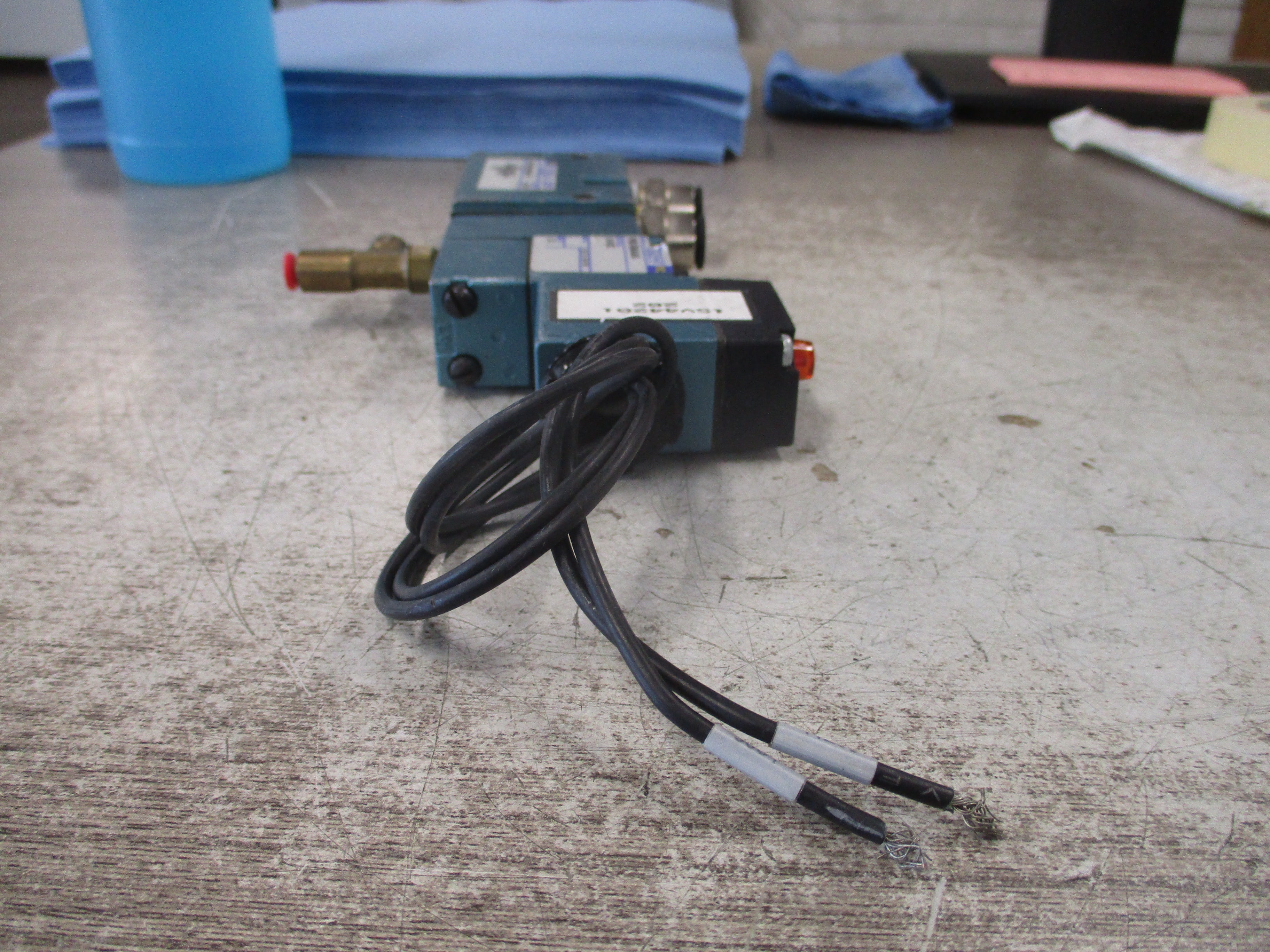MAC Solenoid Valve 812C-PM-596AA-212 VAC-150 PSI Used