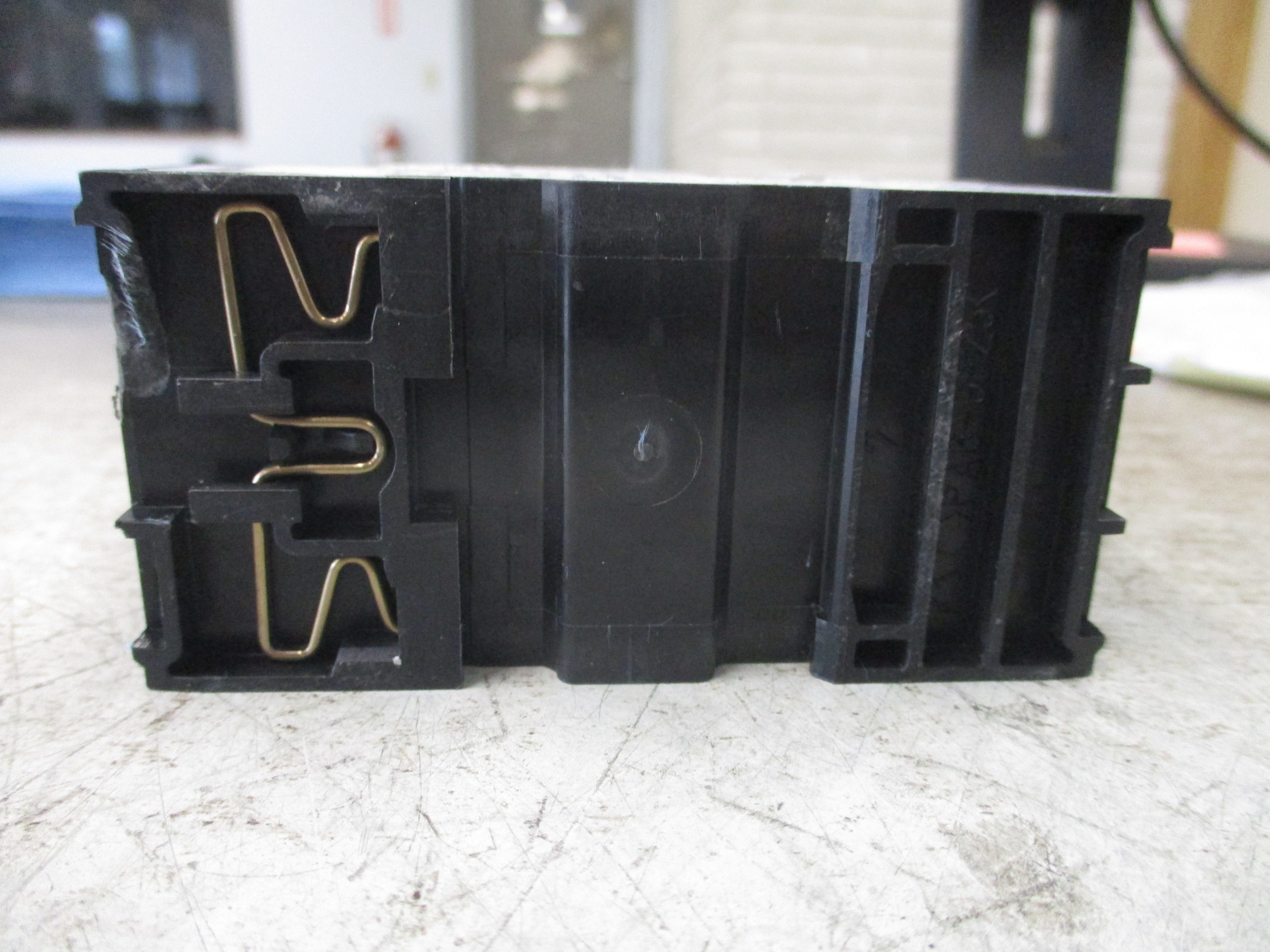 Allen-Bradley Motor Protector 140M-C2E-C16 Ser. C Trip: 10-16A *Chipped Base*