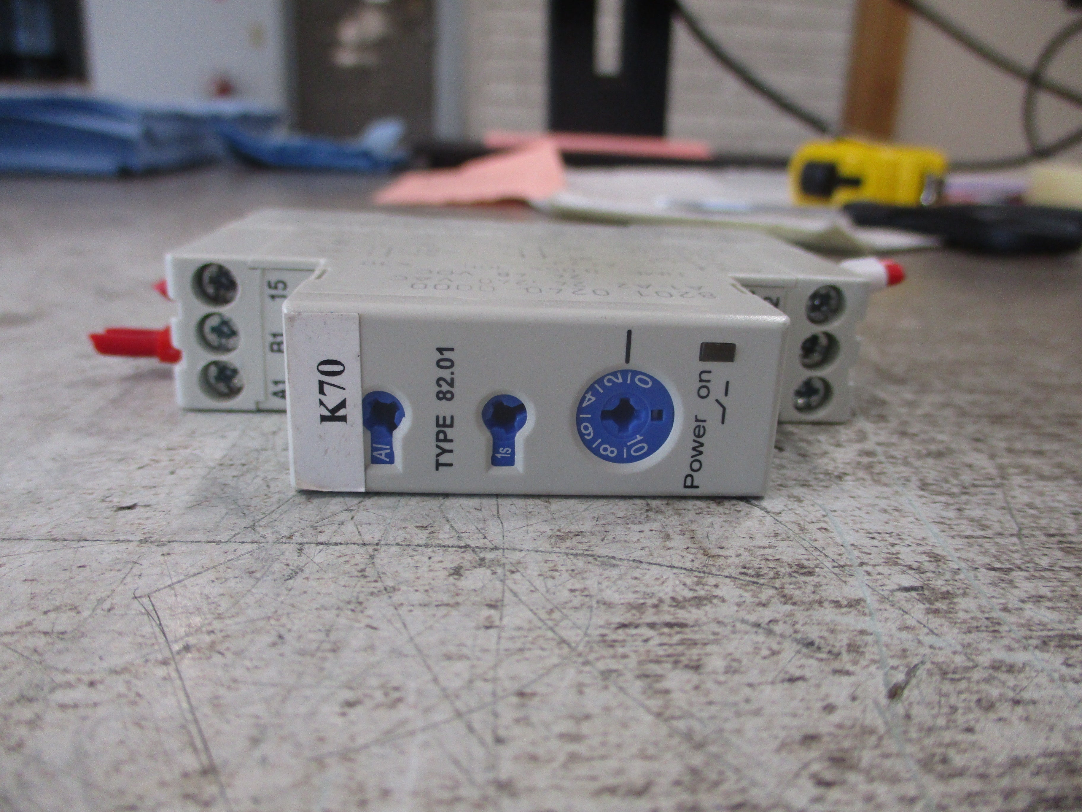 Finder Time Delay Relay 8201 0240 0000 Time: 0.05s-10h *Chipped Base* Used