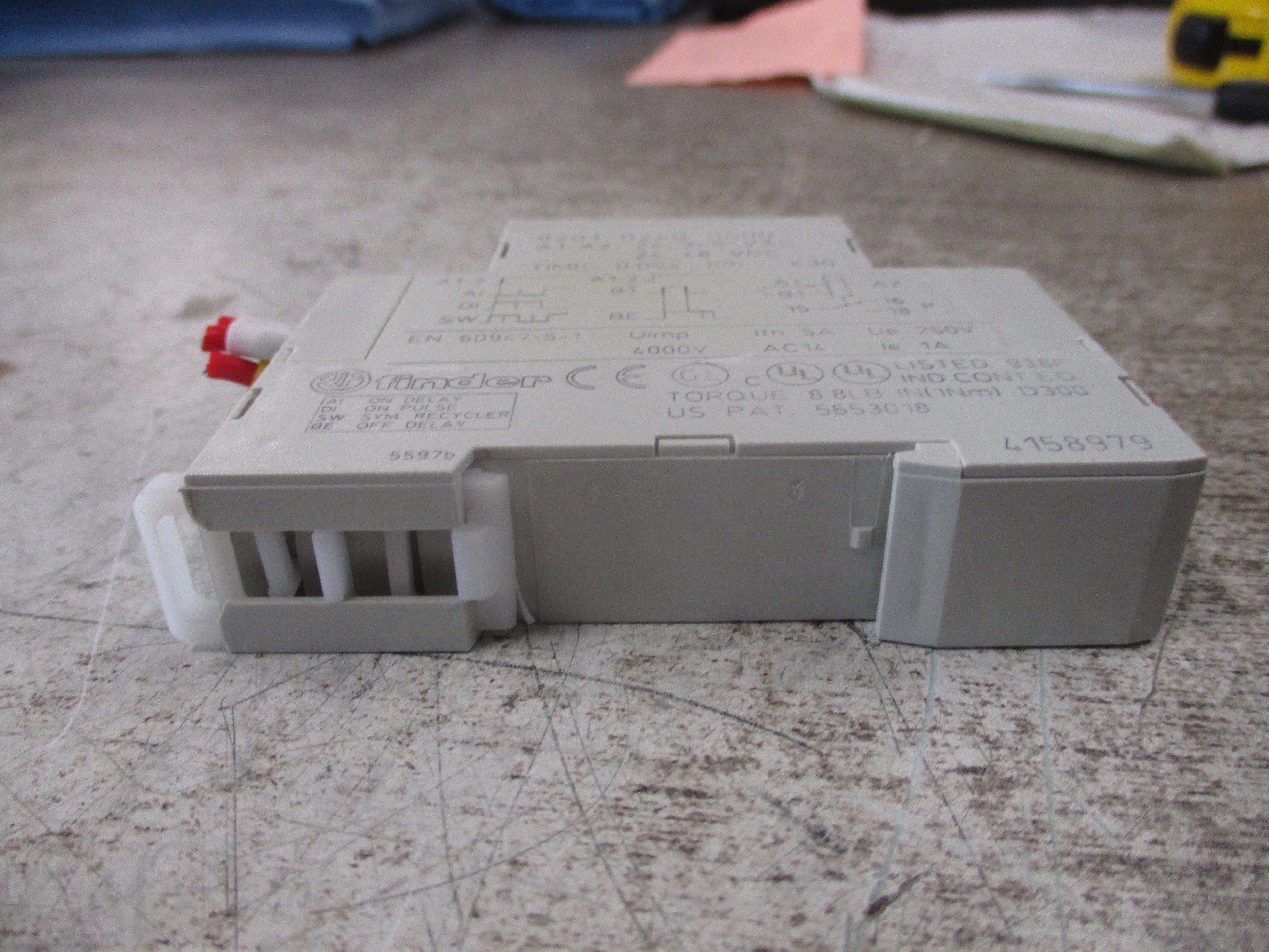 Finder Time Delay Relay 8201 0240 0000 Time: 0.05s-10h *Chipped Base* Used
