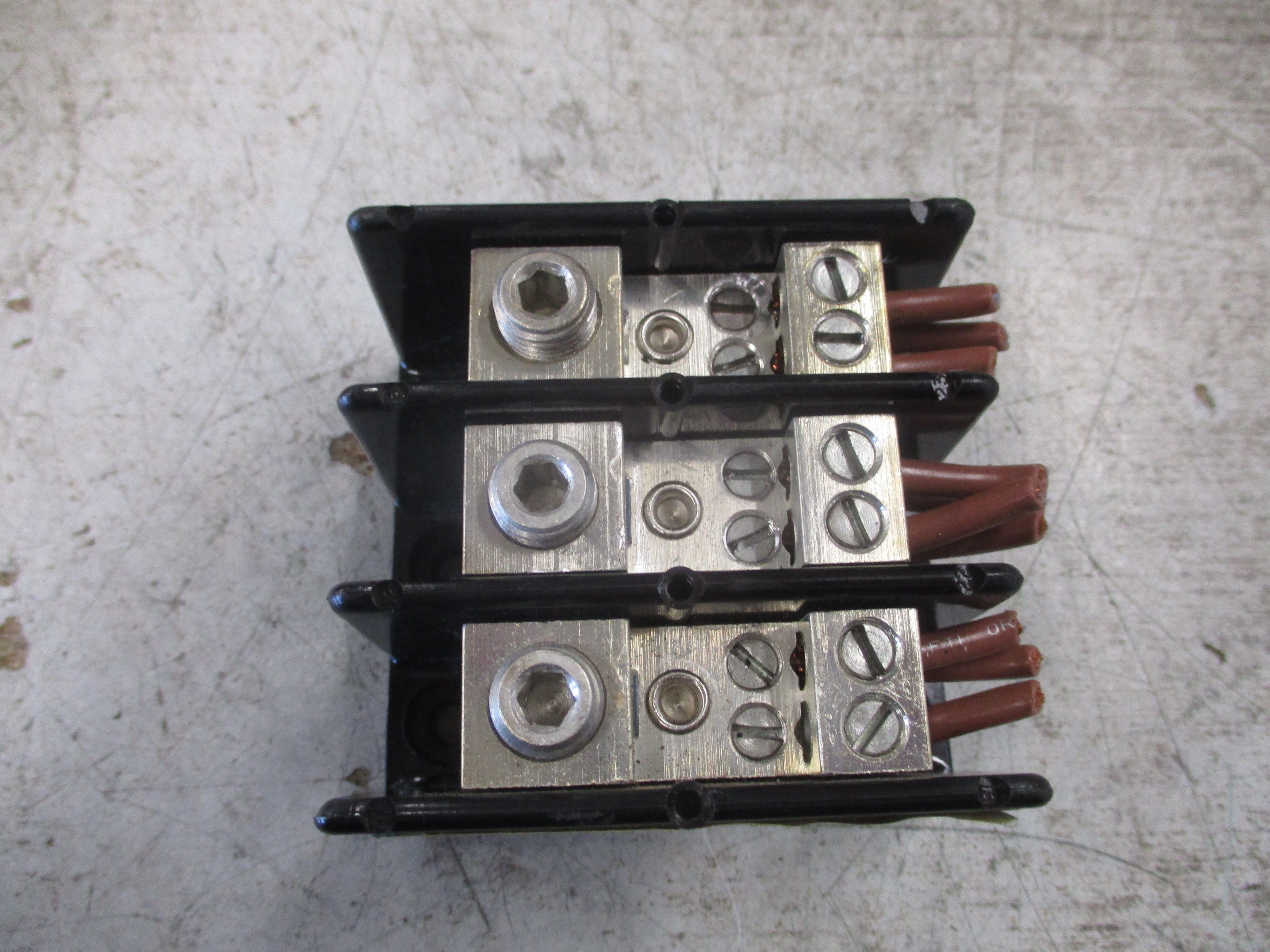 Cooper Bussmann Power Distribution Block 16220-3 175A 600V 3P Line: 2/0-14