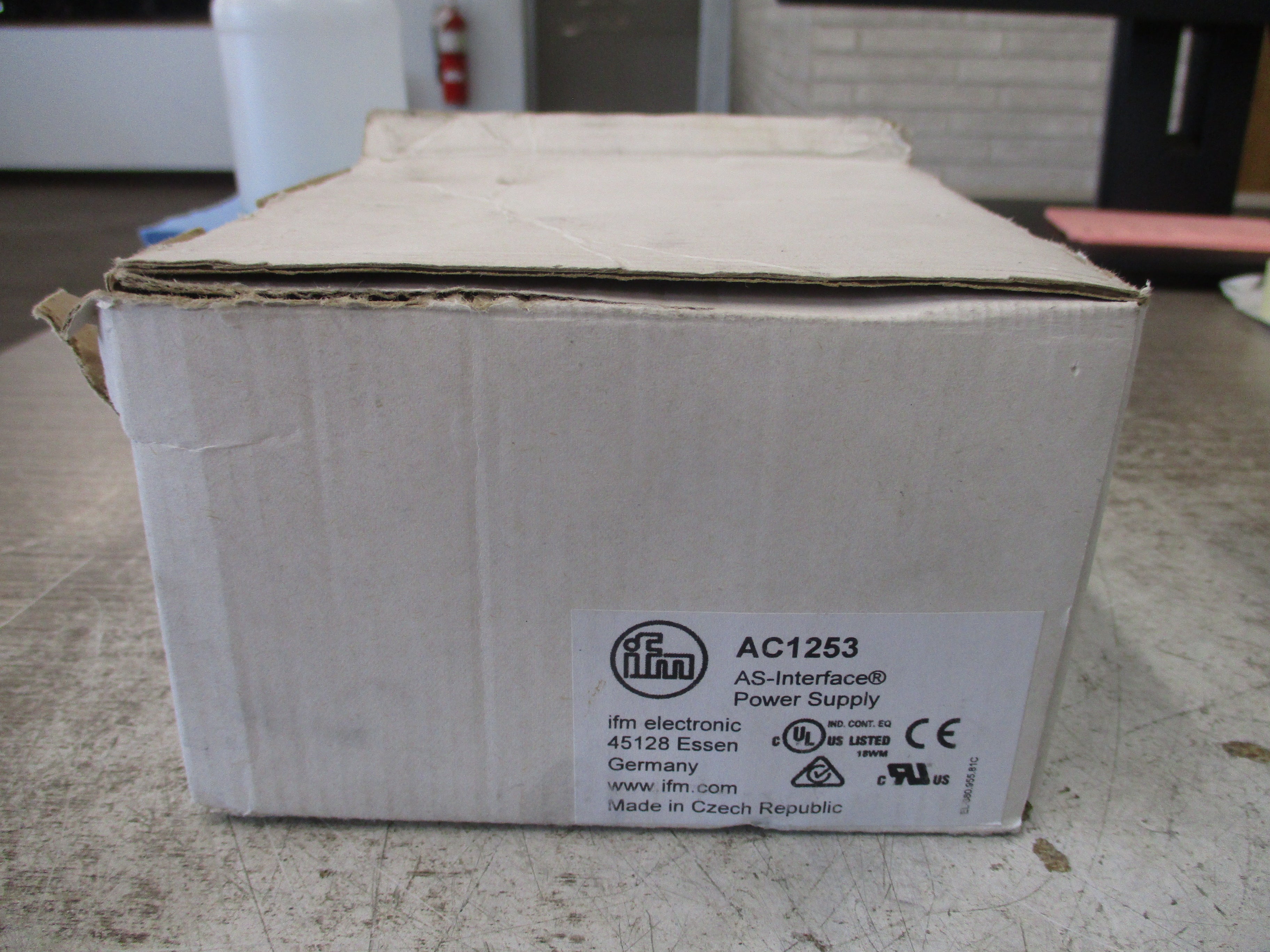 IFM AS-i Power Supply AC1253 Input: 3AC 380-480 V 0.9 A / Phase 50-60 Hz