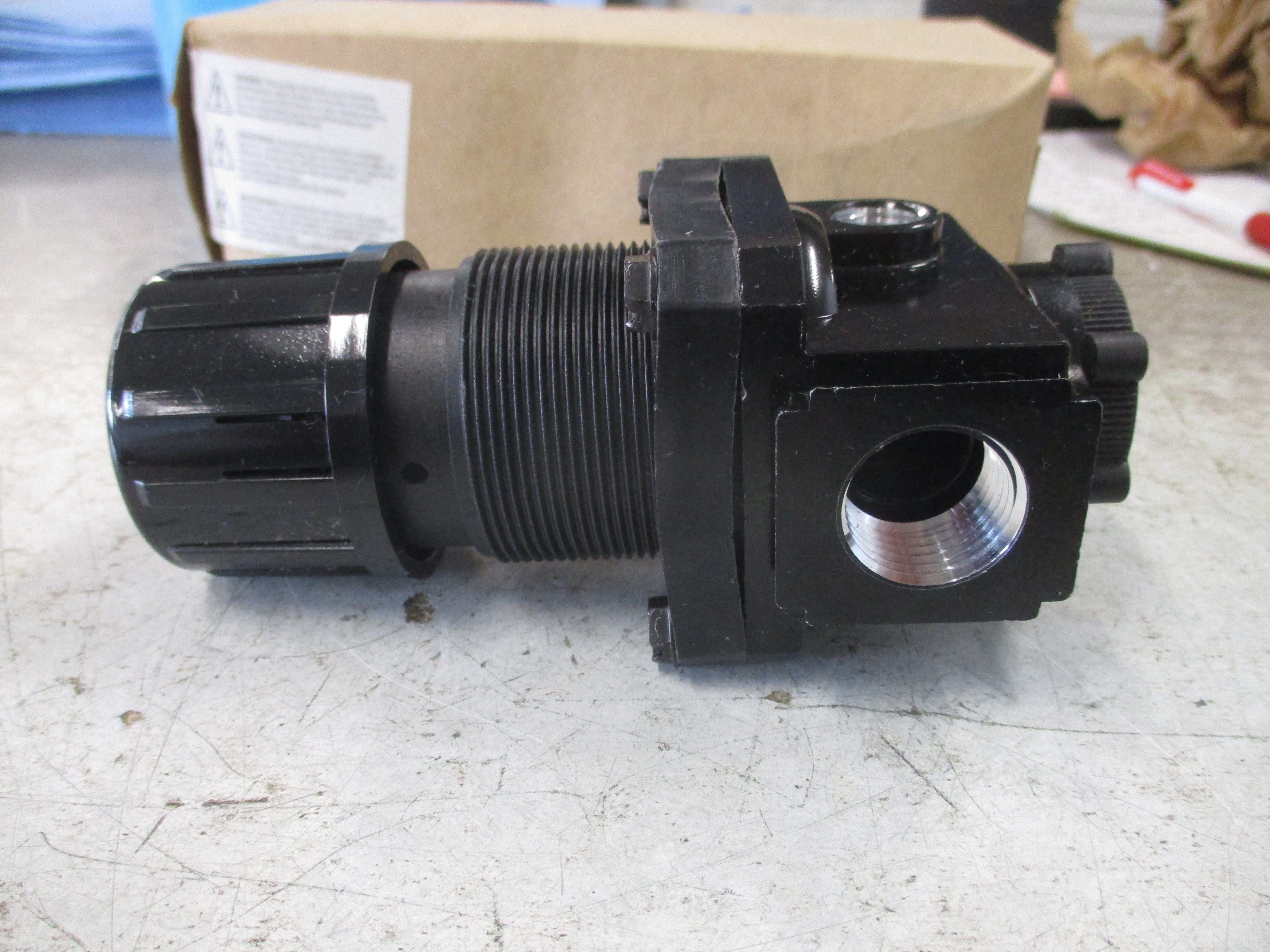 Arrow pneumatics Regulator R354 1/2" *Missing Plug & Cover* New Surplus