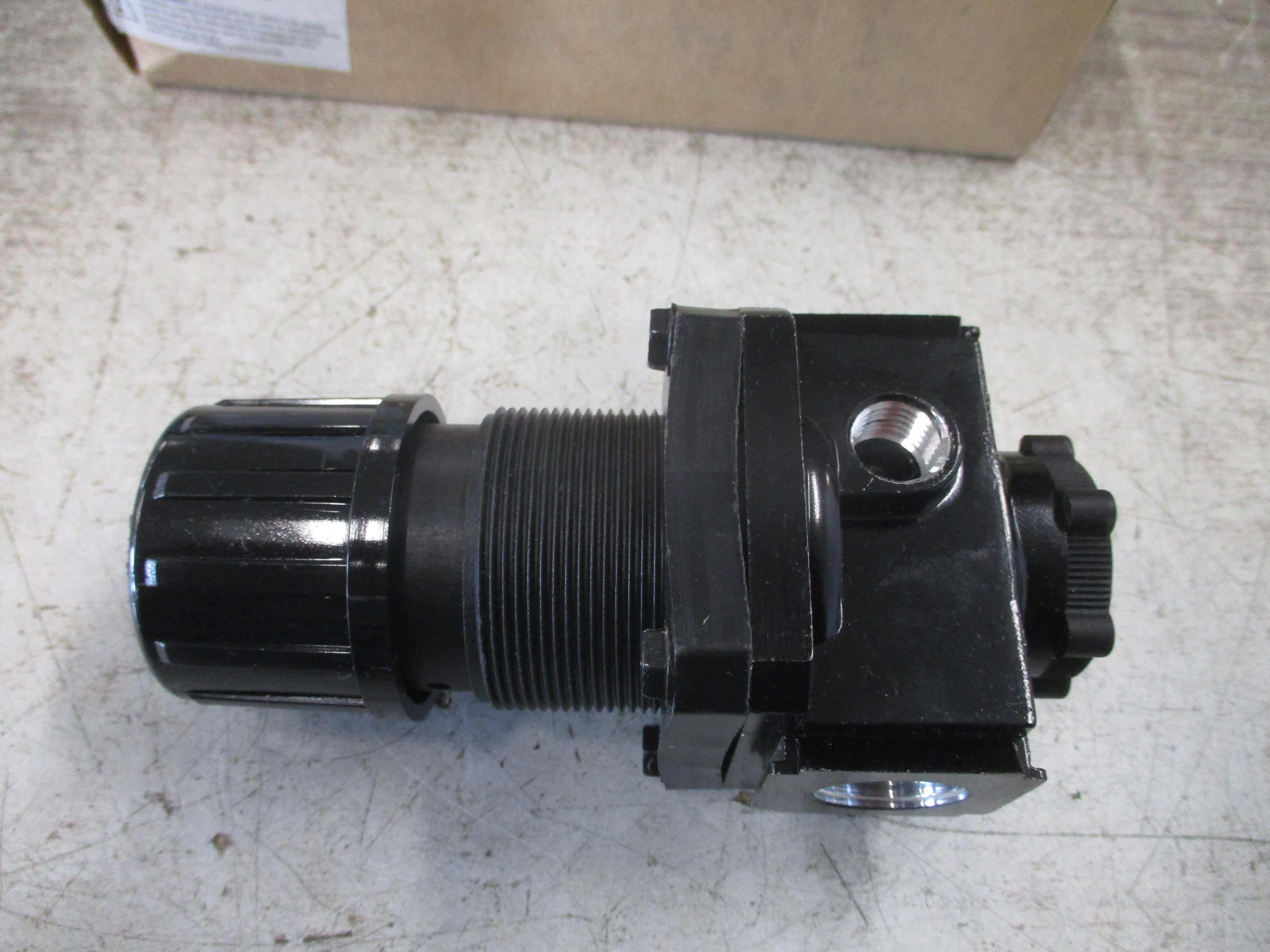 Arrow pneumatics Regulator R354 1/2" *Missing Plug & Cover* New Surplus
