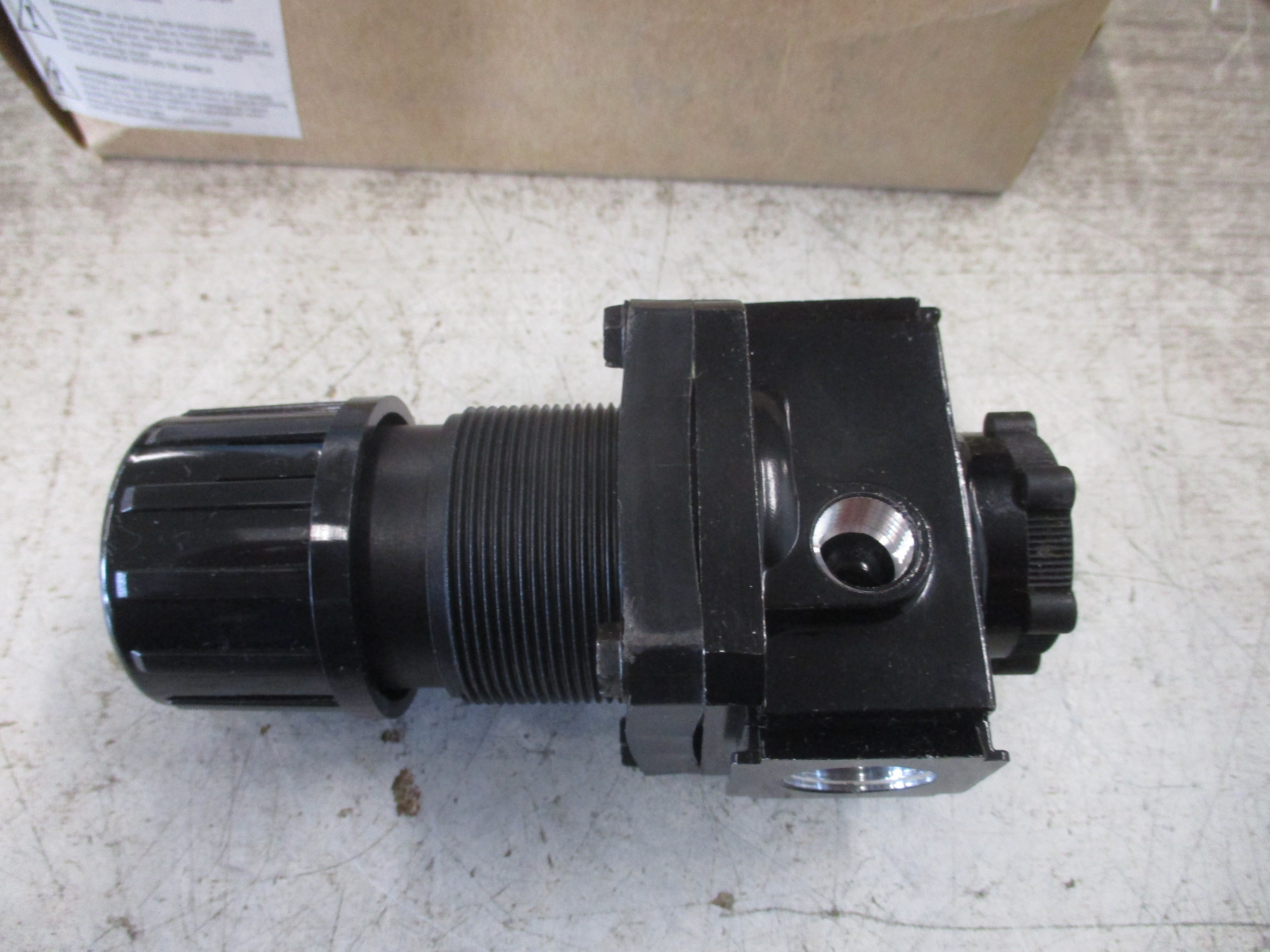 Arrow pneumatics Regulator R354 1/2" *Missing Plug & Cover* New Surplus