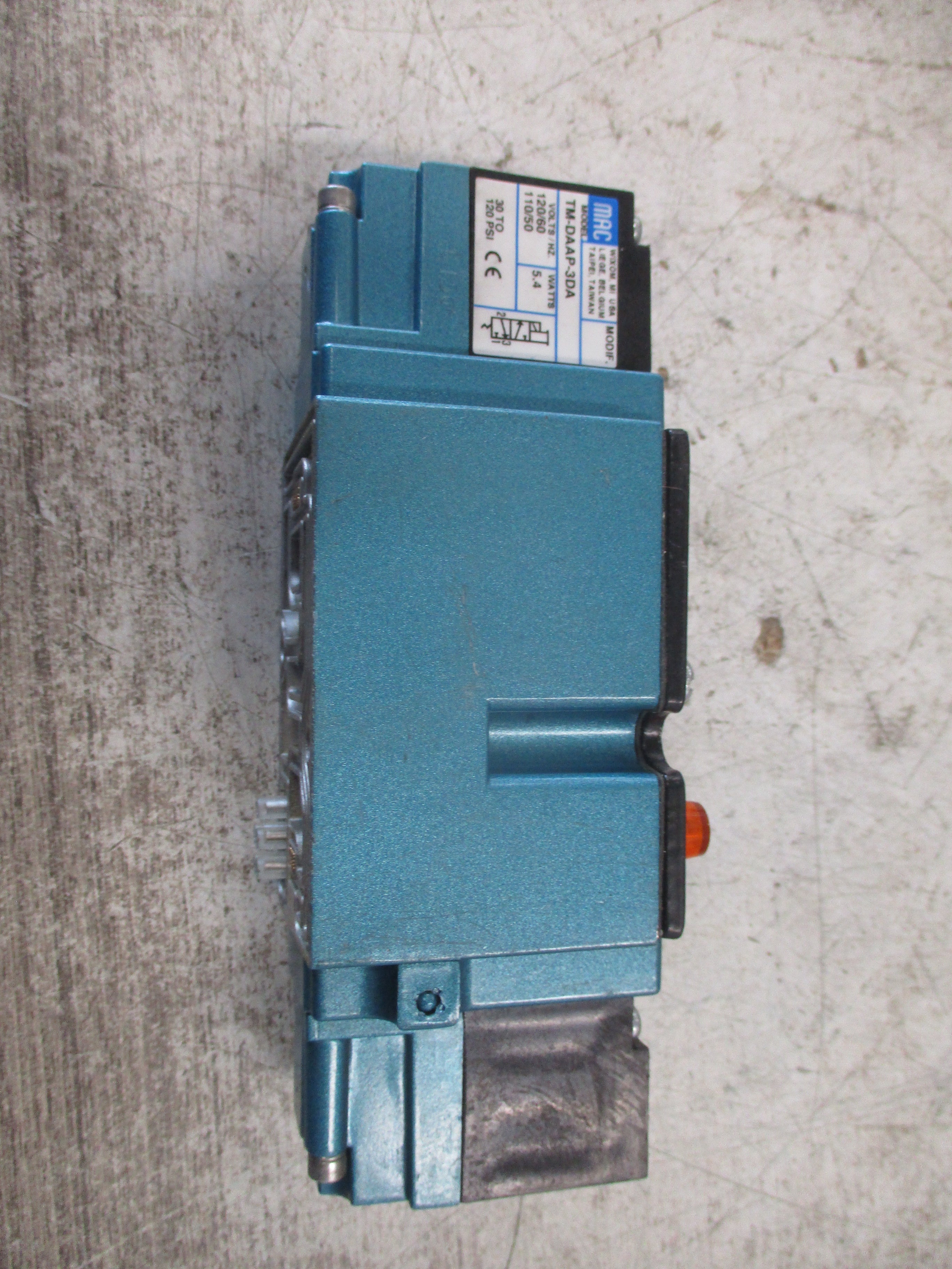 MAC Solenoid Valve 82A-BC-000-TM-DAAP-3DA VAC-150PSI Used