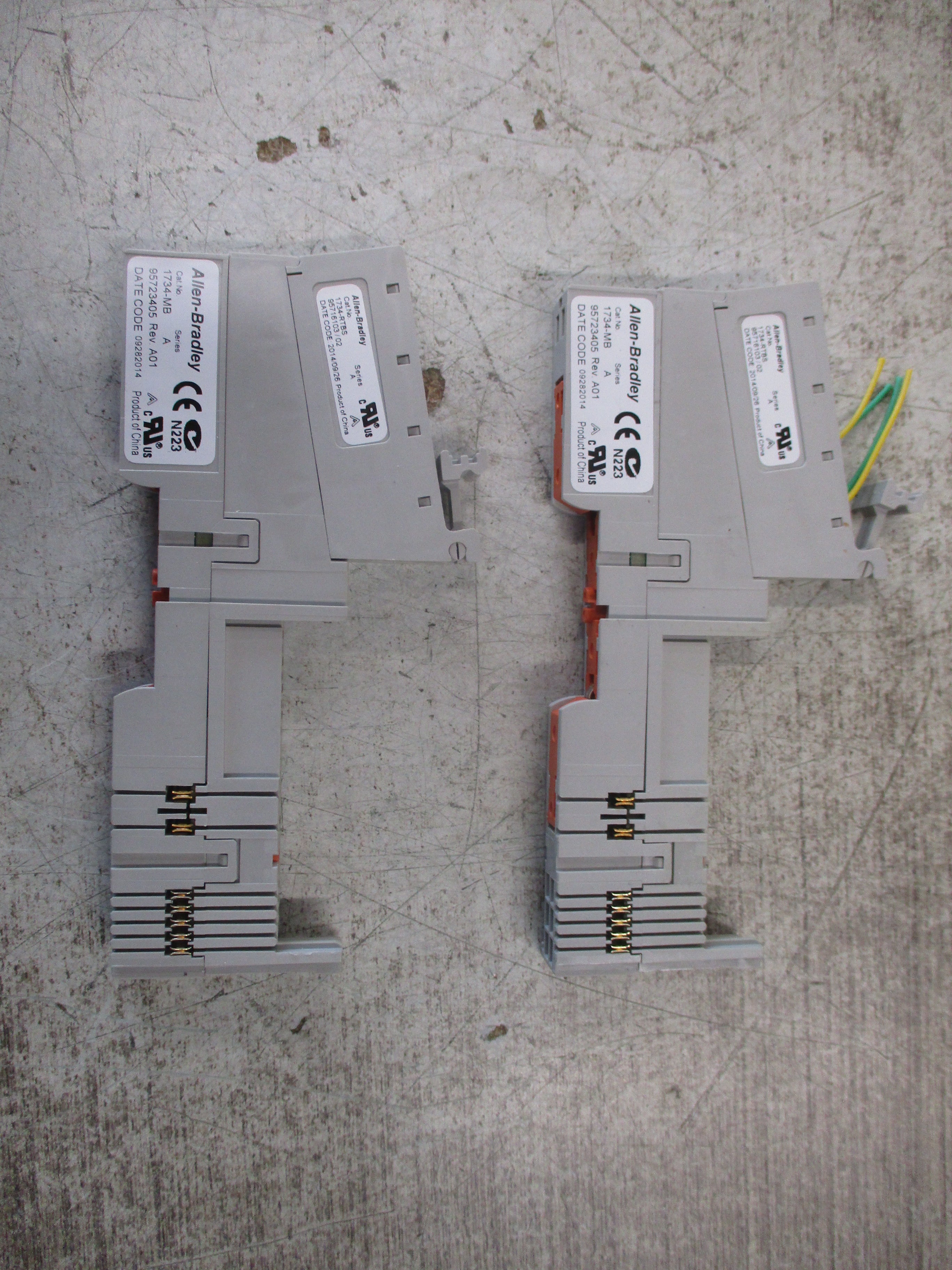 Allen-Bradley Mounting Base 1734-MB Ser. A Rev. A01 W/1734-RTBS Module