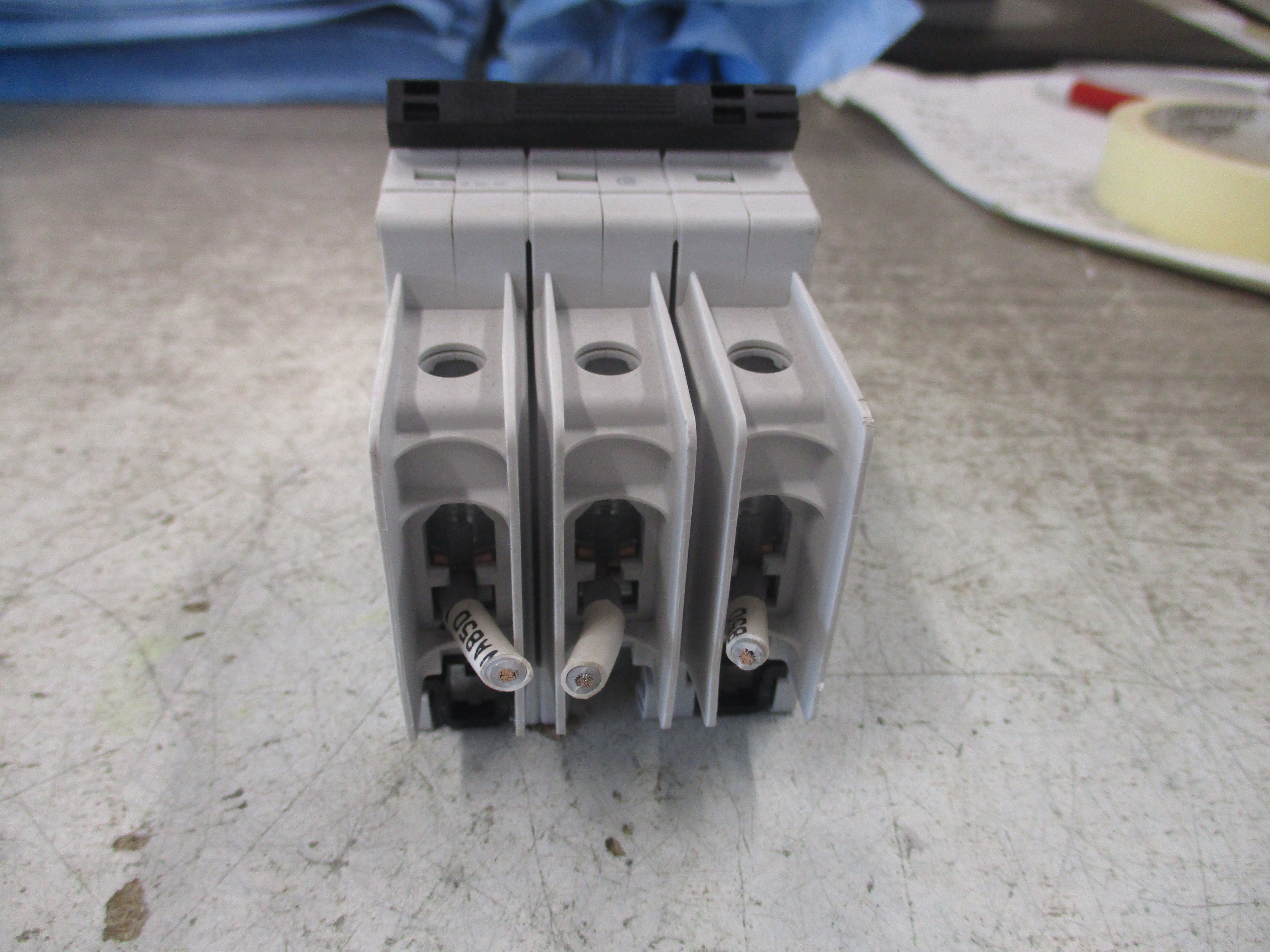 ABB Circuit Breaker SU203M K1.6A 480Y/277V 1.6A 3P Used