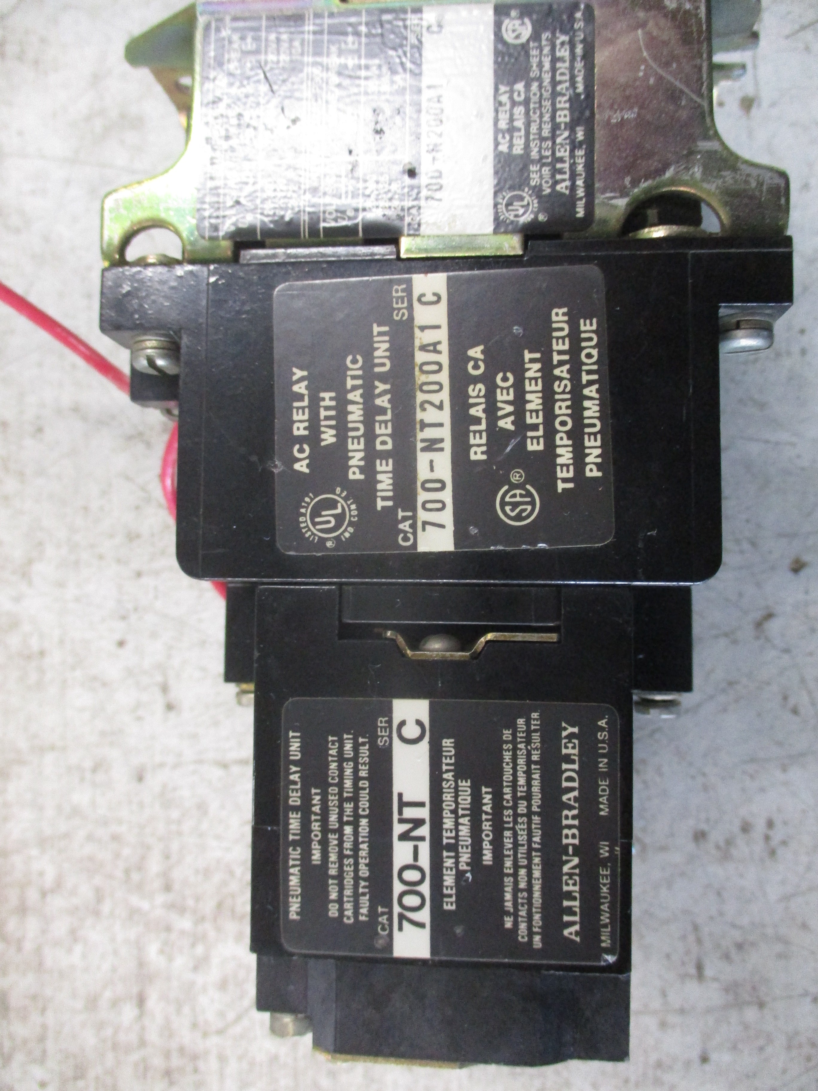 Allen-Bradley AC Relay W/Pneumatic Time Delay unit 700-NT200A1 Ser. C 120V Coil