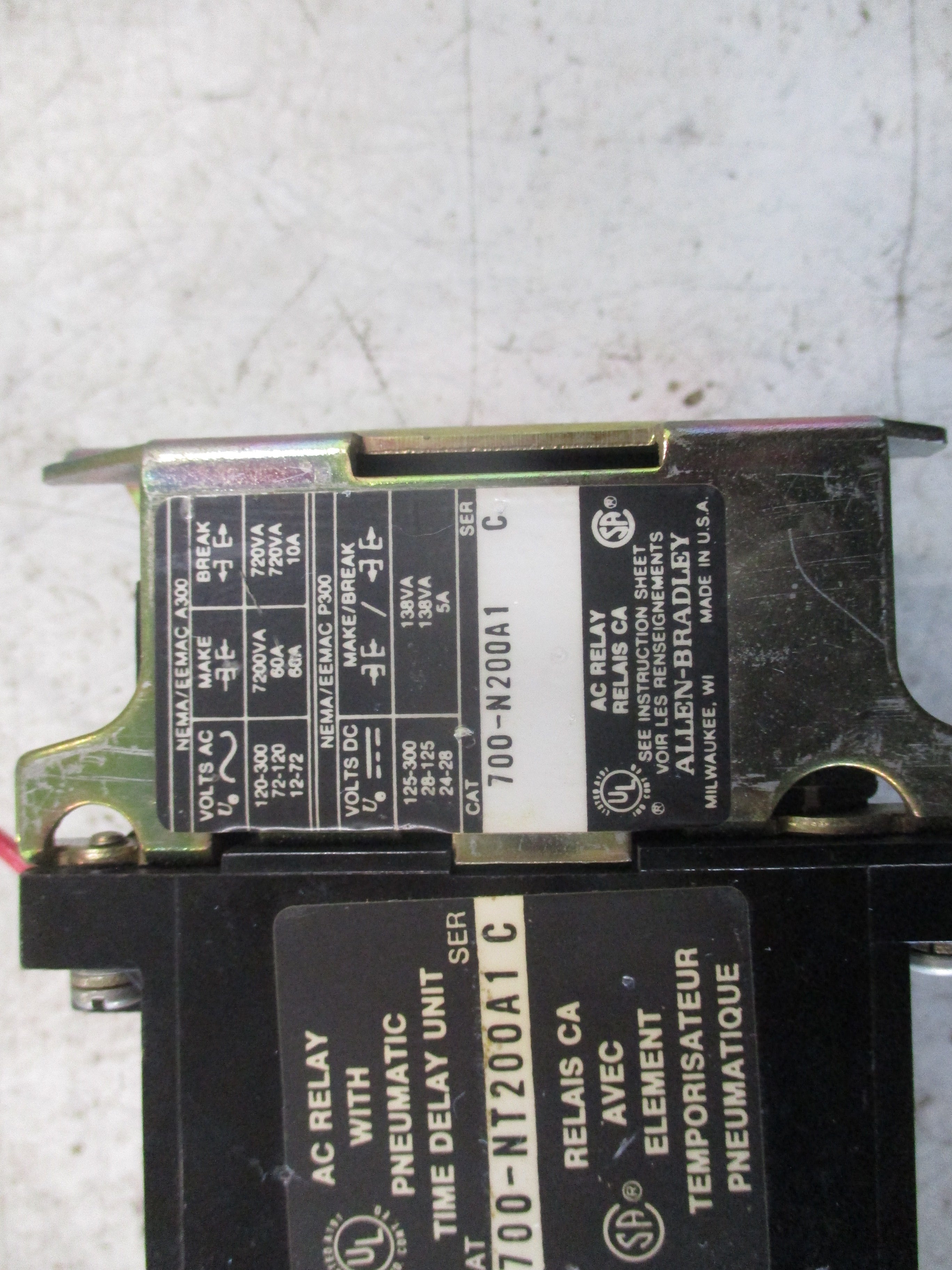 Allen-Bradley AC Relay W/Pneumatic Time Delay unit 700-NT200A1 Ser. C 120V Coil