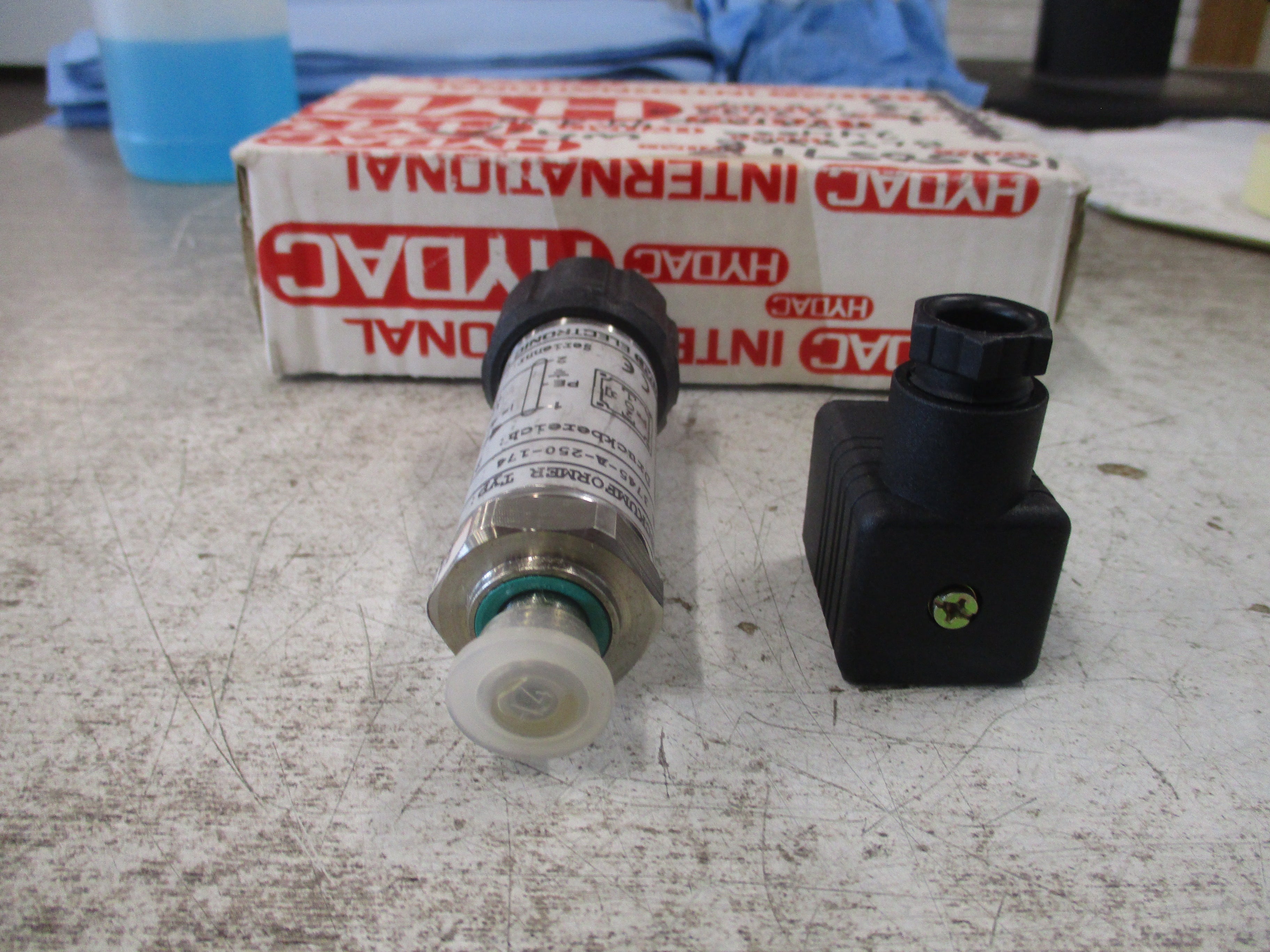 Hydac Pressure Transducer HDA 3745-A-250-174 New Surplus