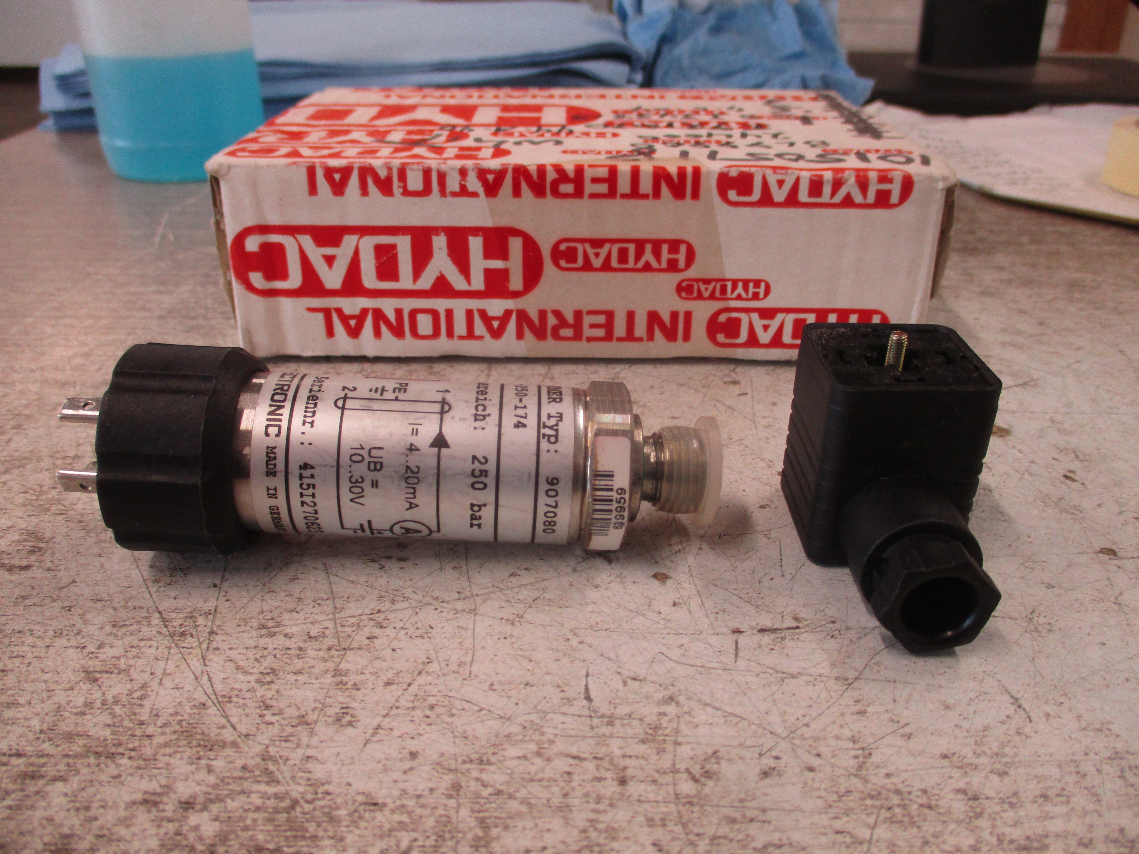 Hydac Pressure Transducer HDA 3745-A-250-174 New Surplus