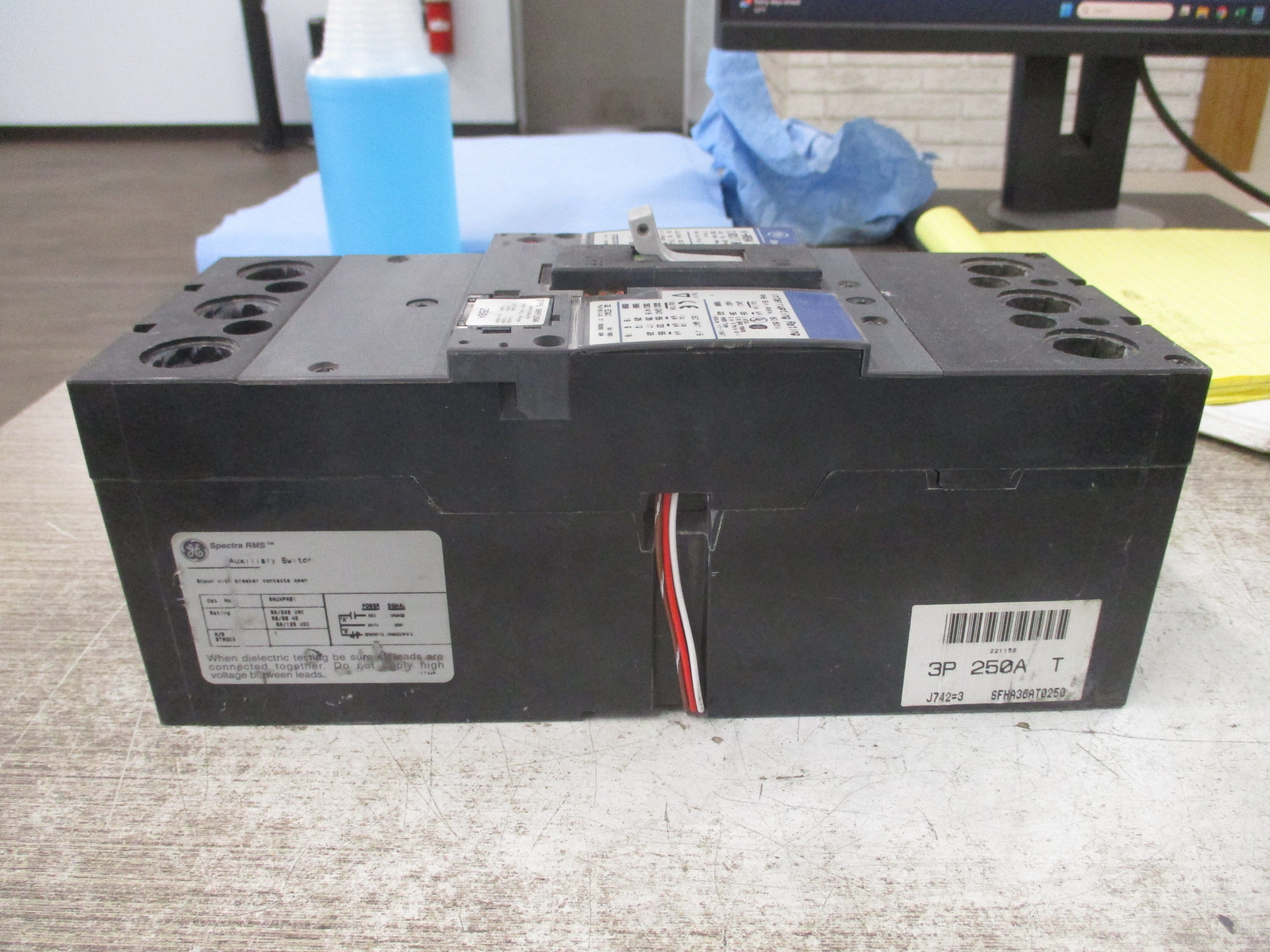 GE Spectra RMS Hi-Break Circuit Breaker SFHA3BAT0250 250A 600V 3P Used