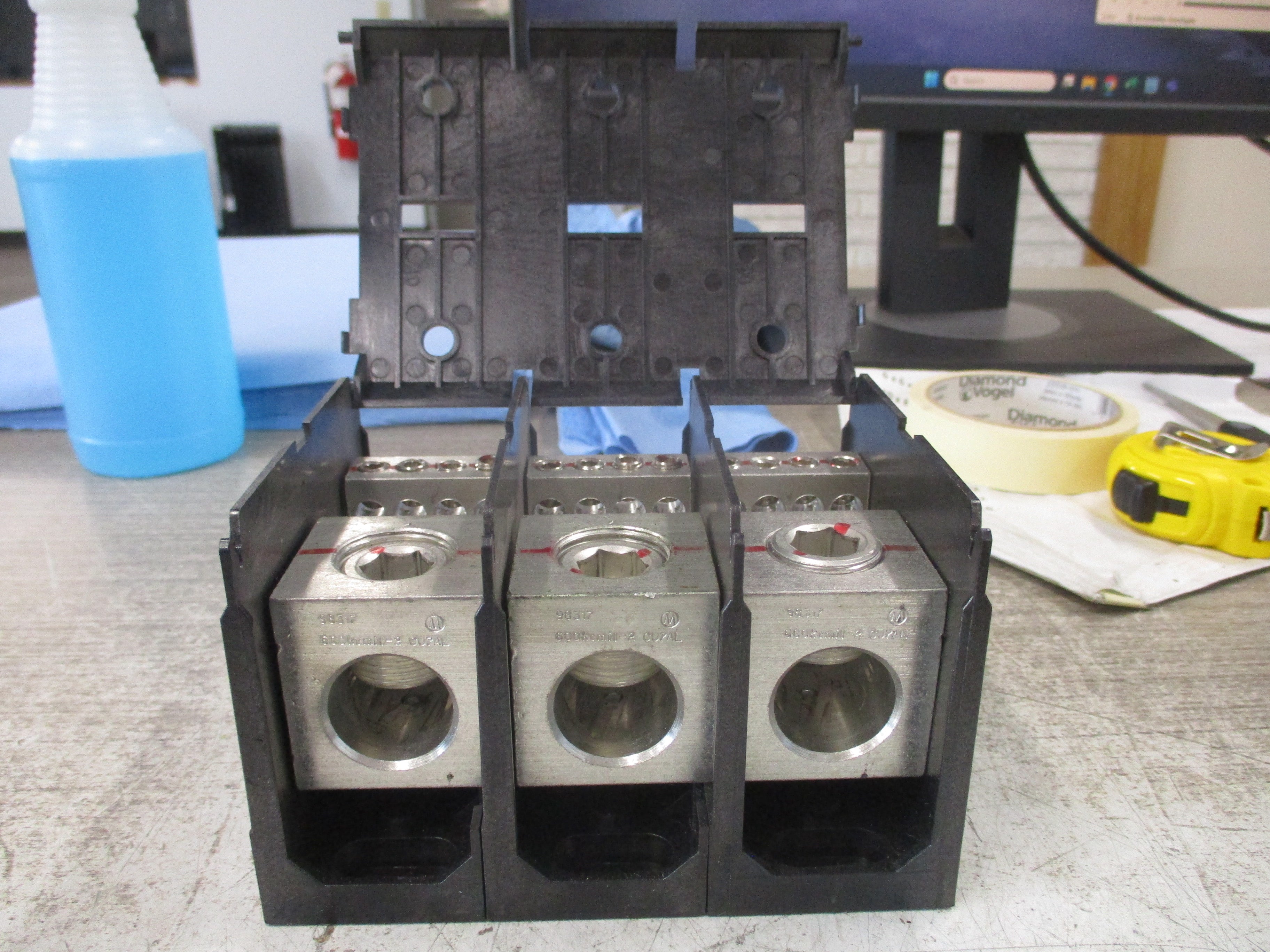 Marathon Power Distribution Block 1333585 CH 420A 600V 3P Line: 600-3/0