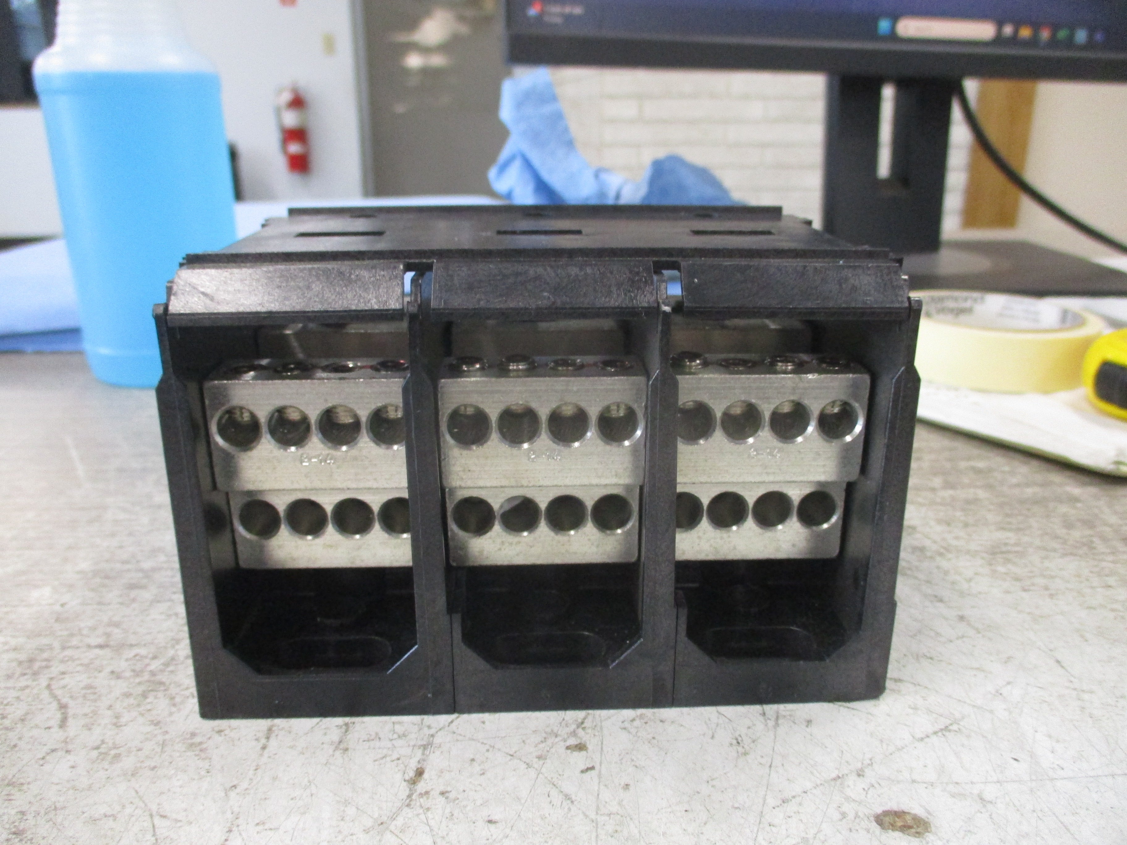 Marathon Power Distribution Block 1333585 CH 420A 600V 3P Line: 600-3/0